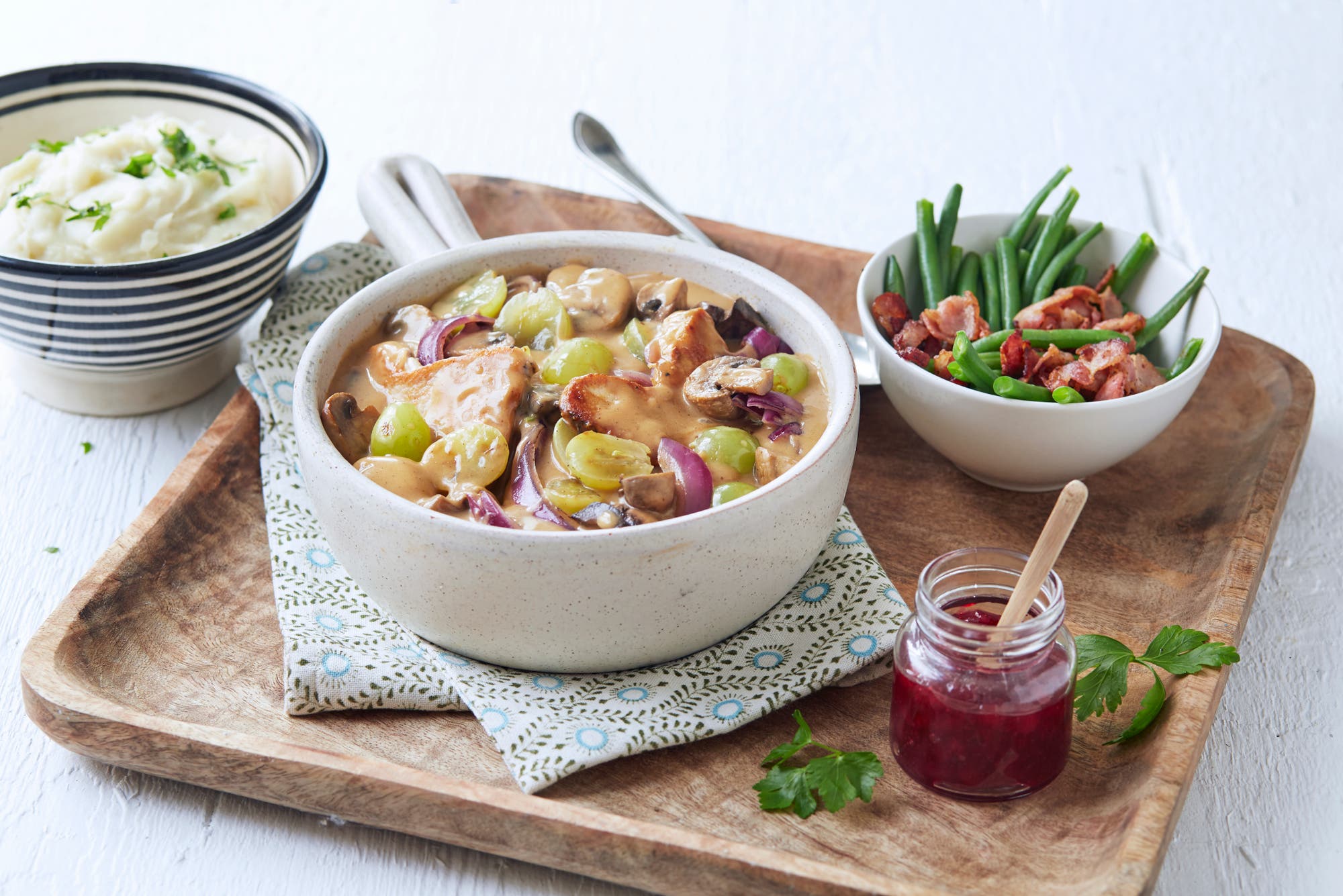 Jegergryte med kylling, druer og sopp