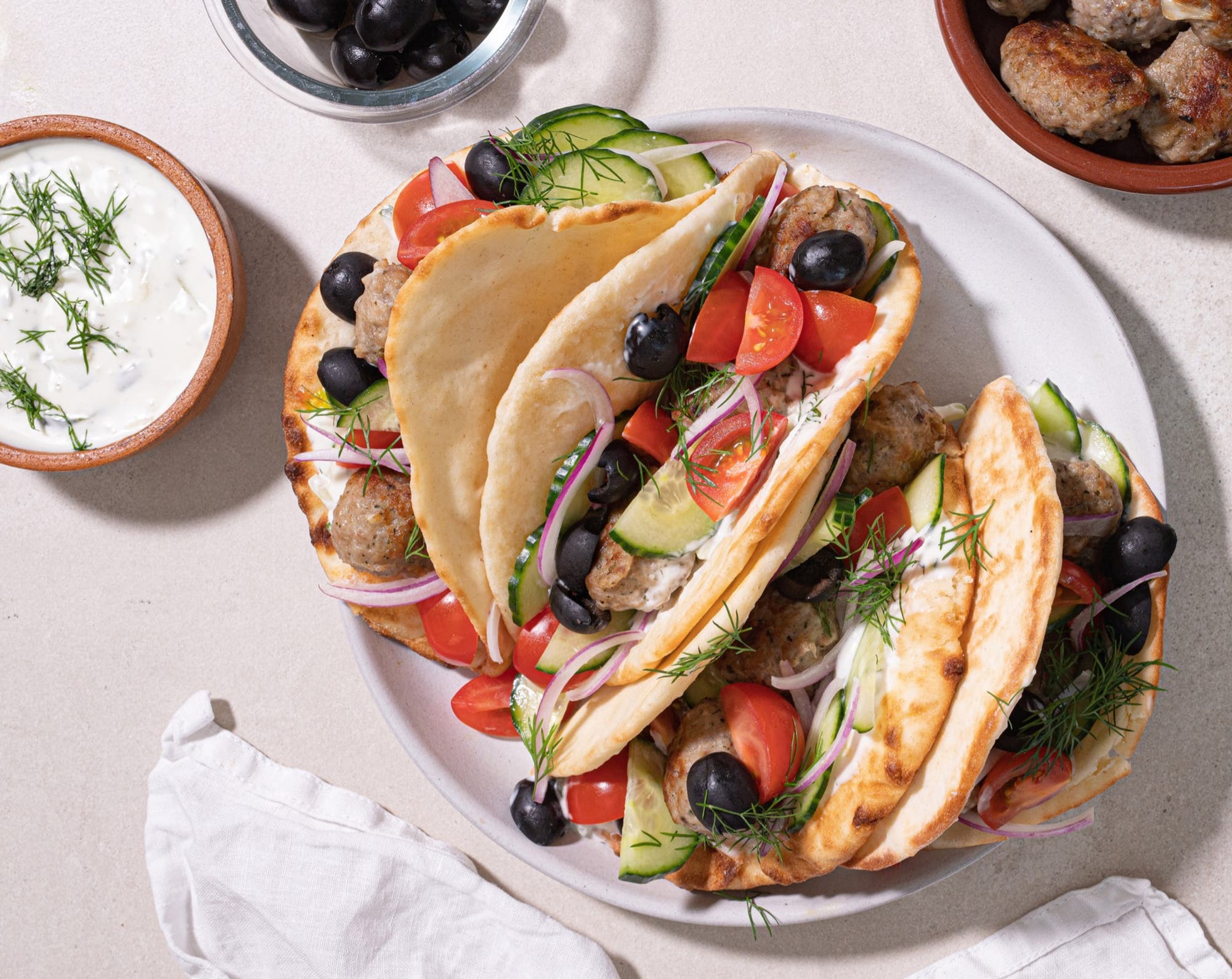 Gresk gyros med lammeboller i tacobrød