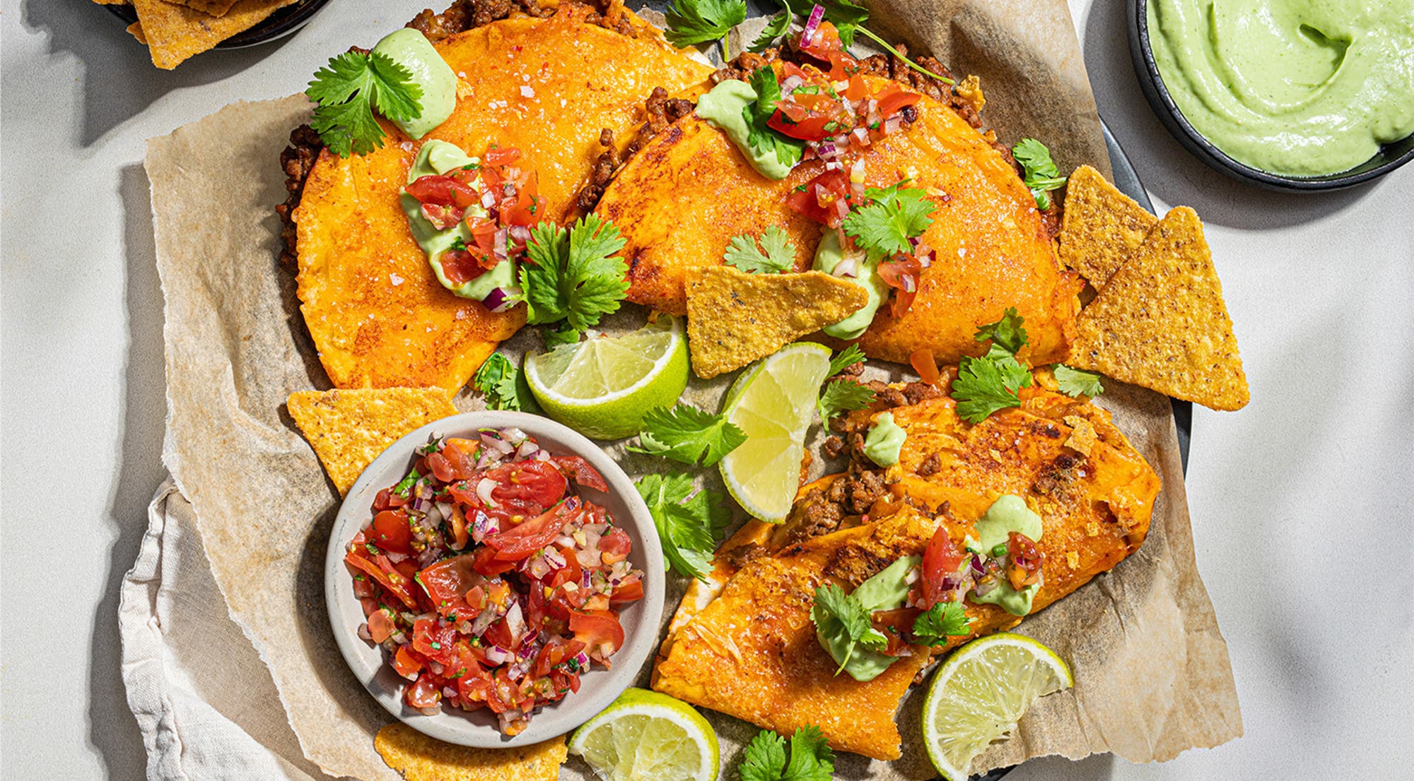 Crispy taco med salsa og kremet guacamole