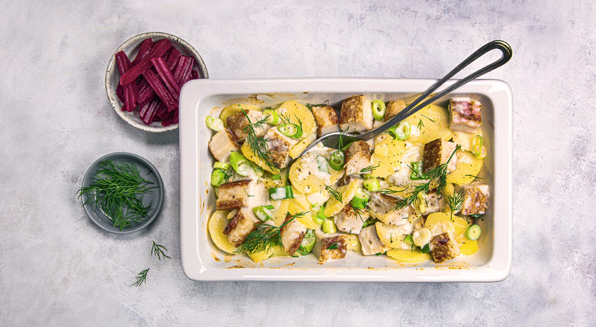 Rask form med fløtepoteter og fiskeburger