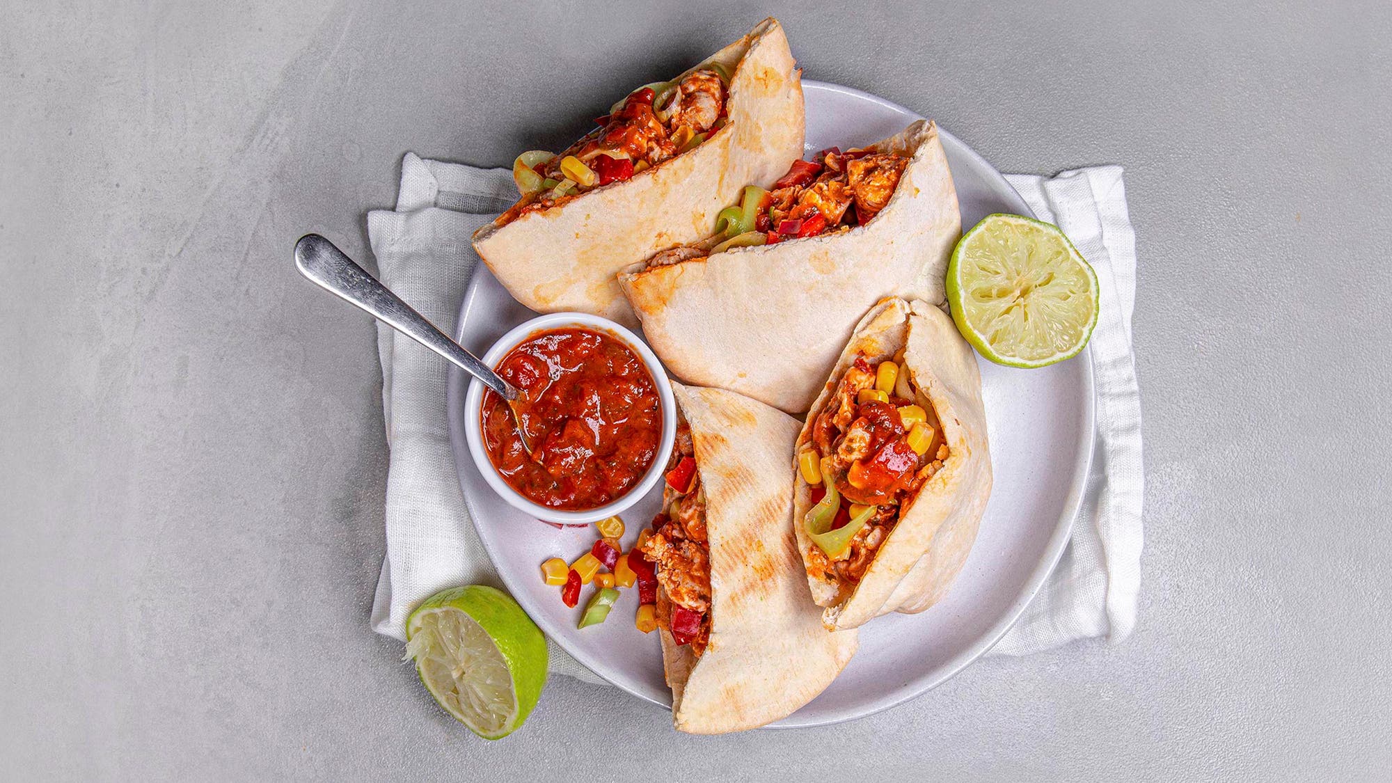 Pitabrød med kylling og hjemmelaget maissalsa