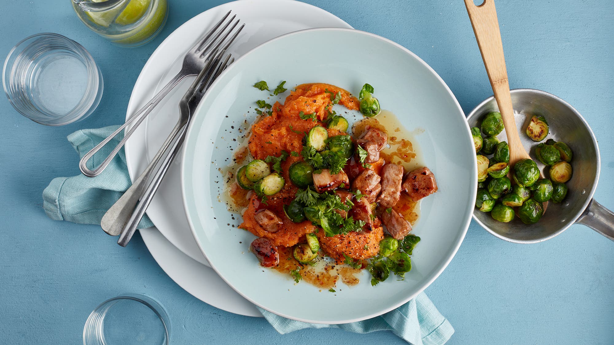 Nakkekotelett i sursøtsaus med gulrot-mango puré