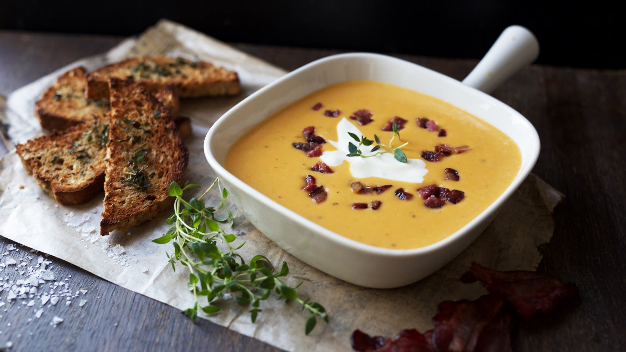 Søtpotetsuppe med bacon og timian