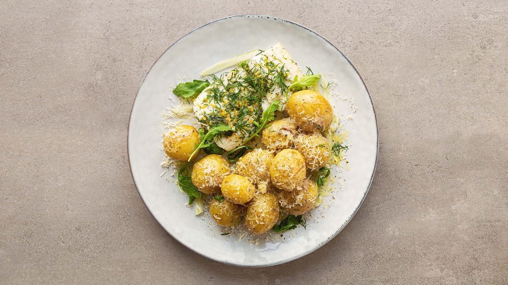 Cacio e pepe-poteter med fisk