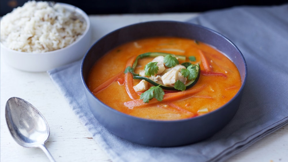 Fiskesuppe med rød curry paste og kokosmelk