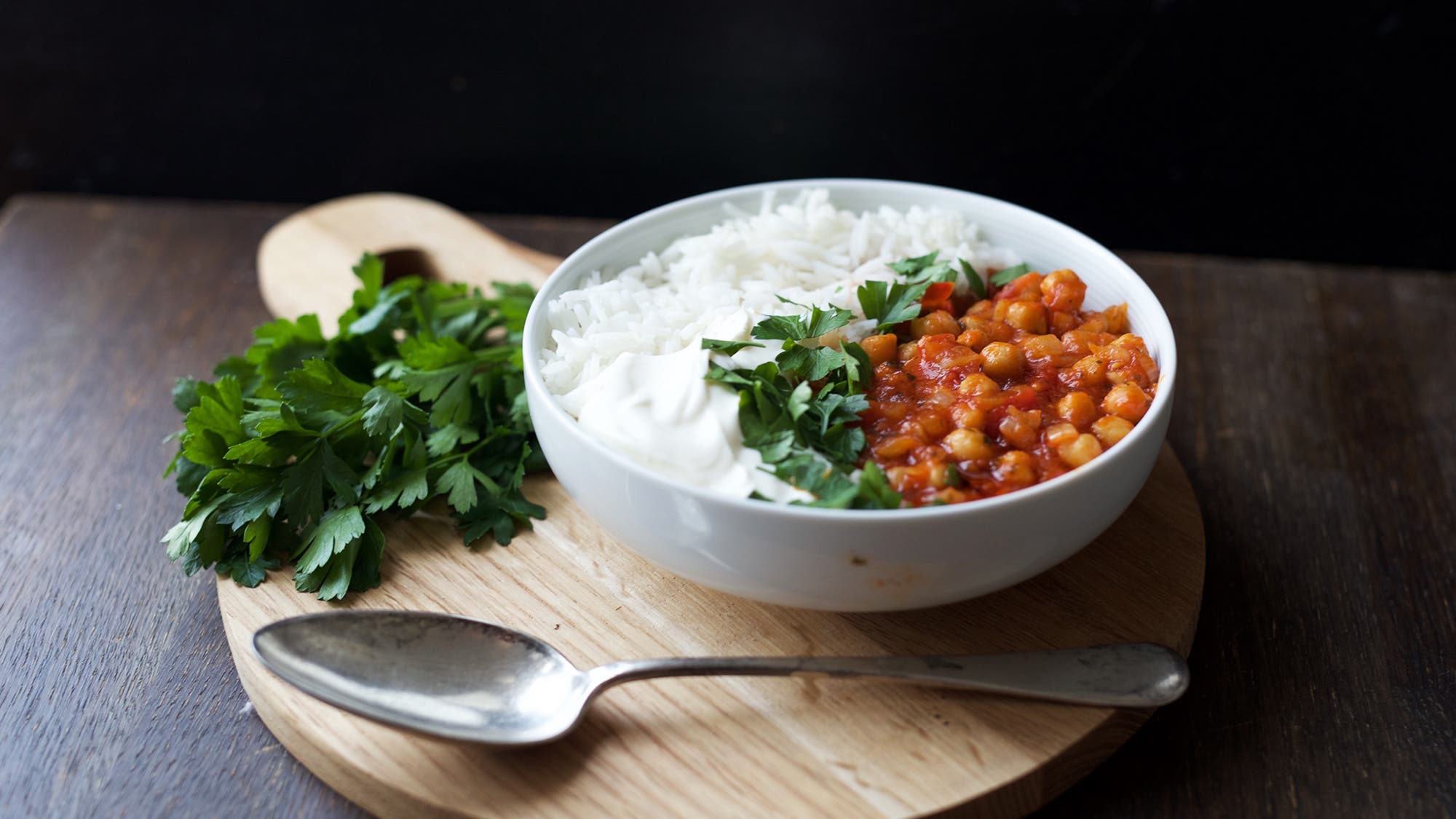 Kikertcurry med ris og gresk yoghurt