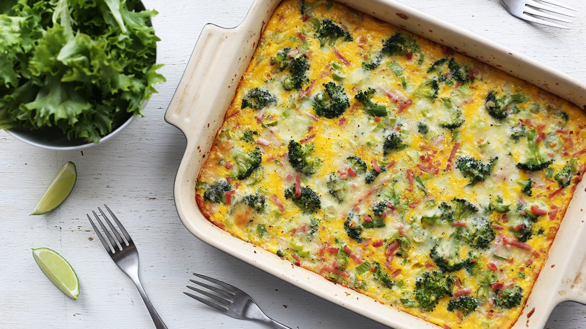 Eggform med brokkoli, skinke og mozzarella