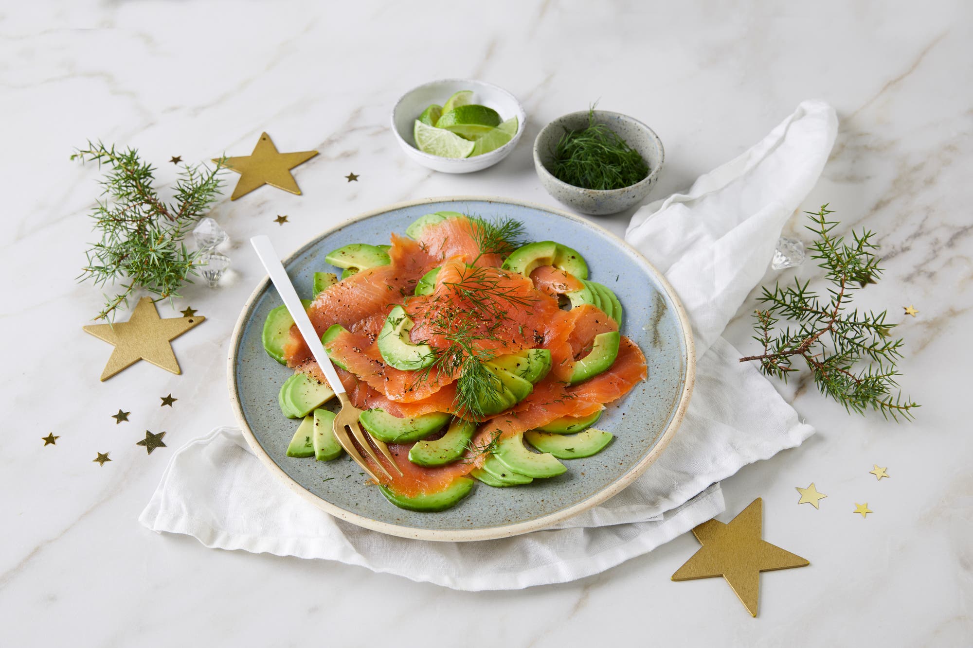 Carpaccio av røkt laks og avokado