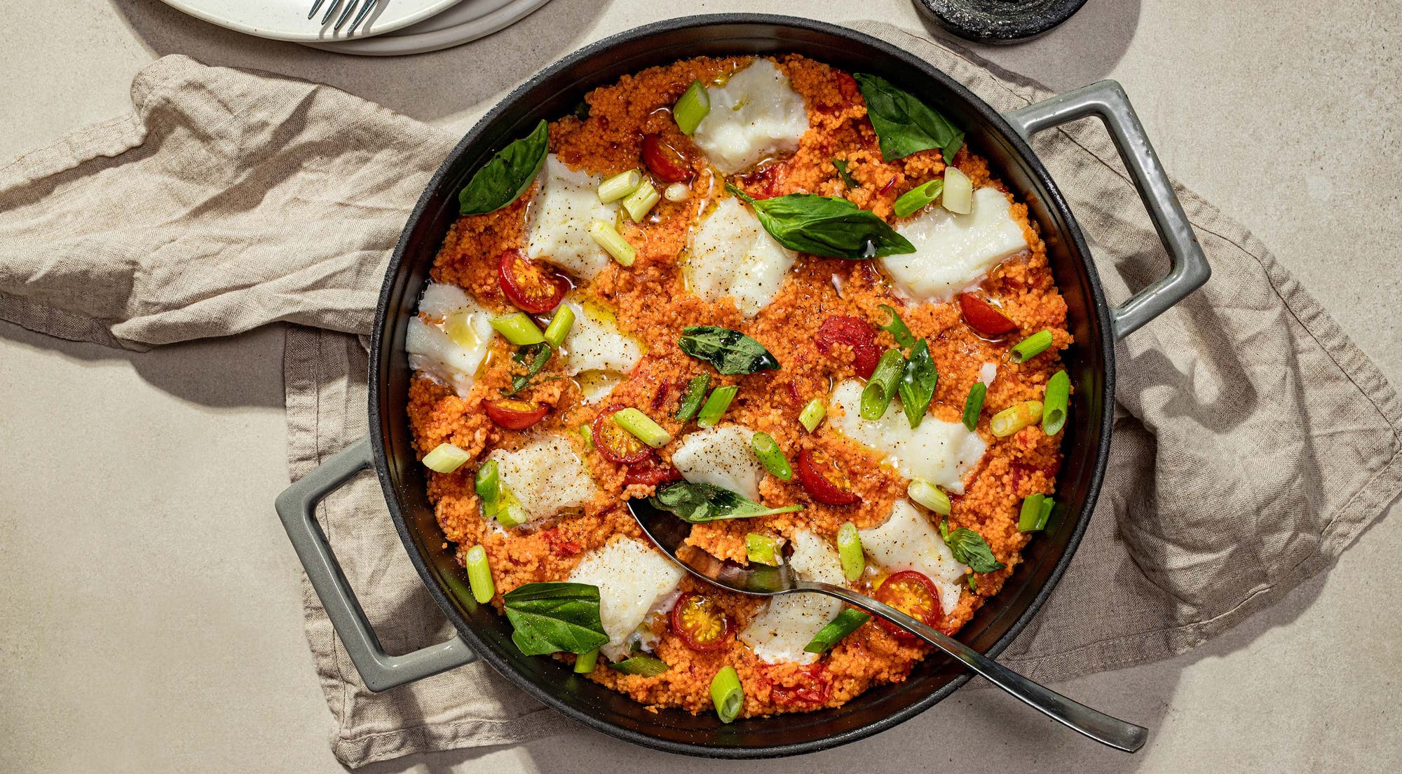 Hyse i tomat- og couscouspanne