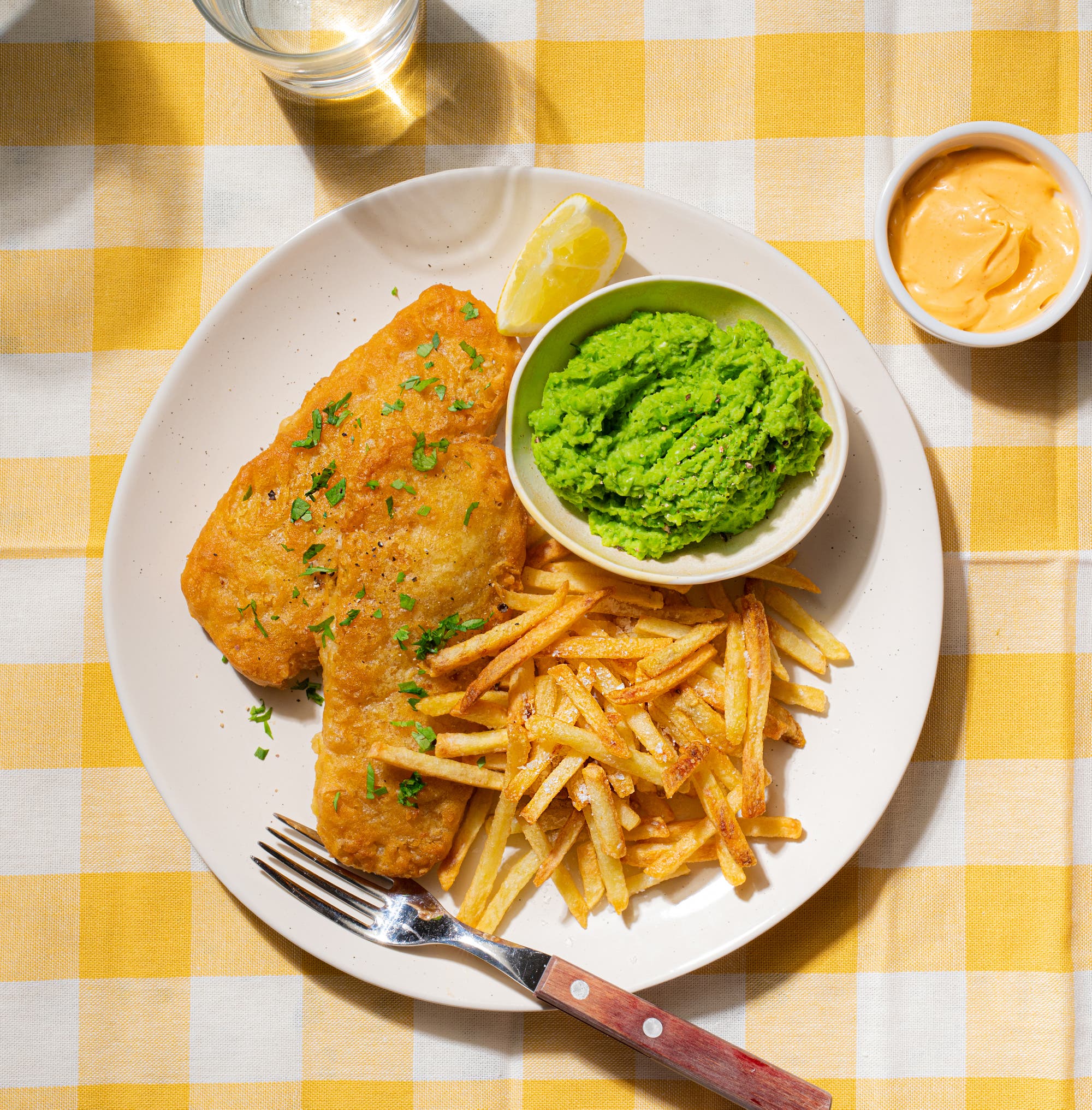 Rask fish and chips med ertepuré