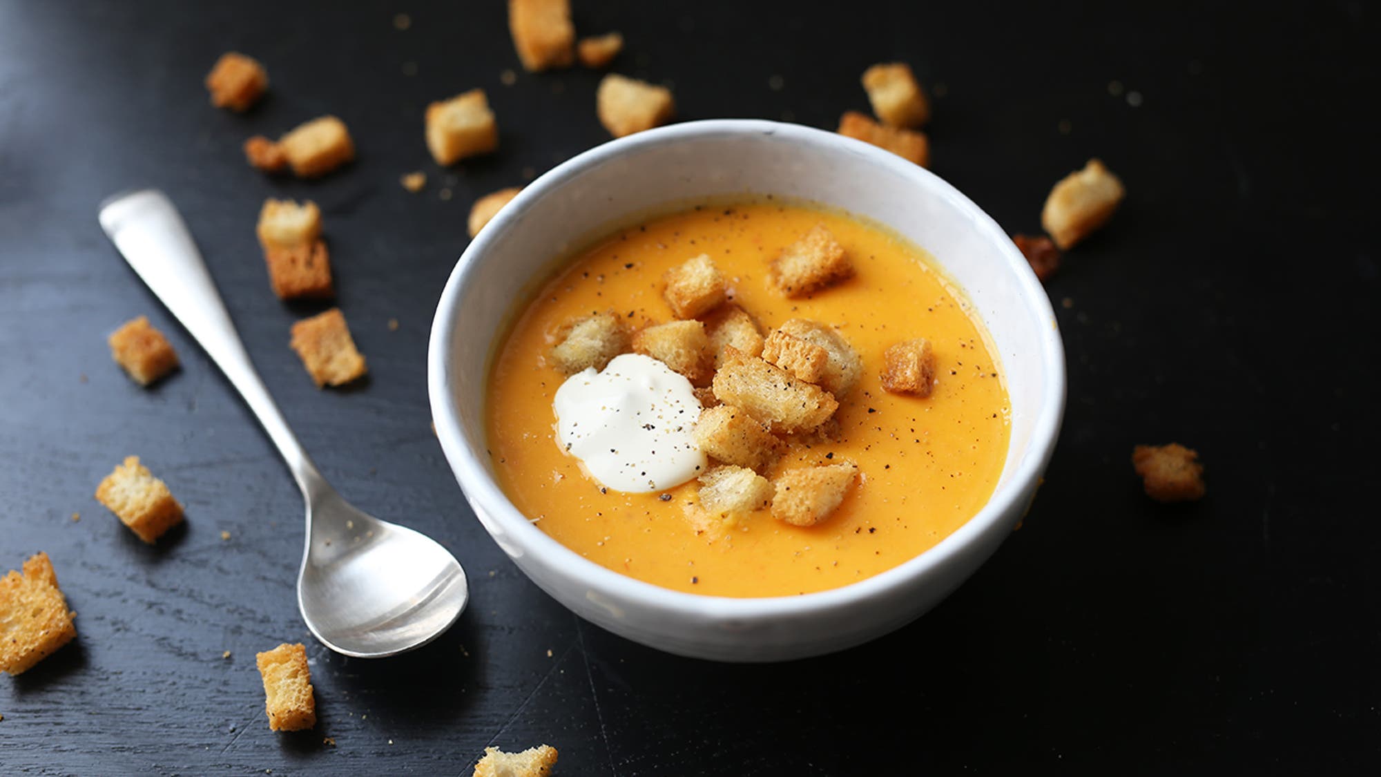 Søtpotetsuppe med krutonger