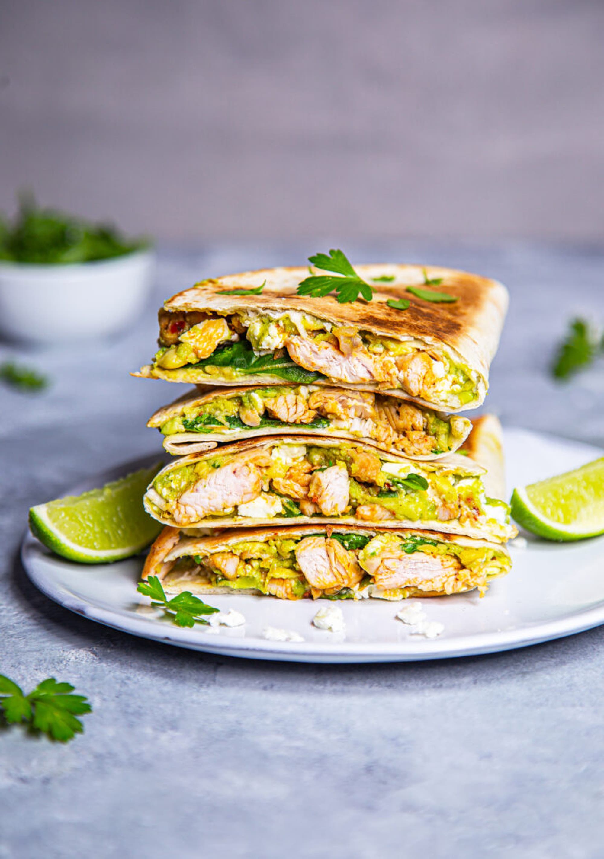 Quesadillas med kylling, avocadokrem og fetaost