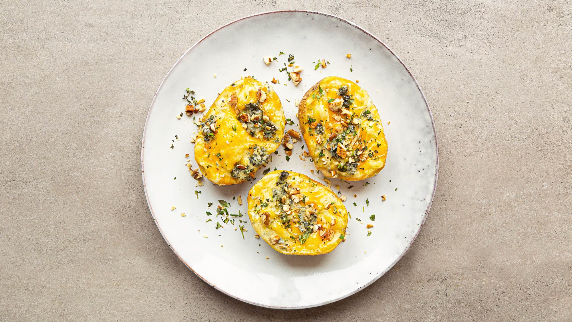 Dobbelbakte poteter med cheddar og blåmuggost