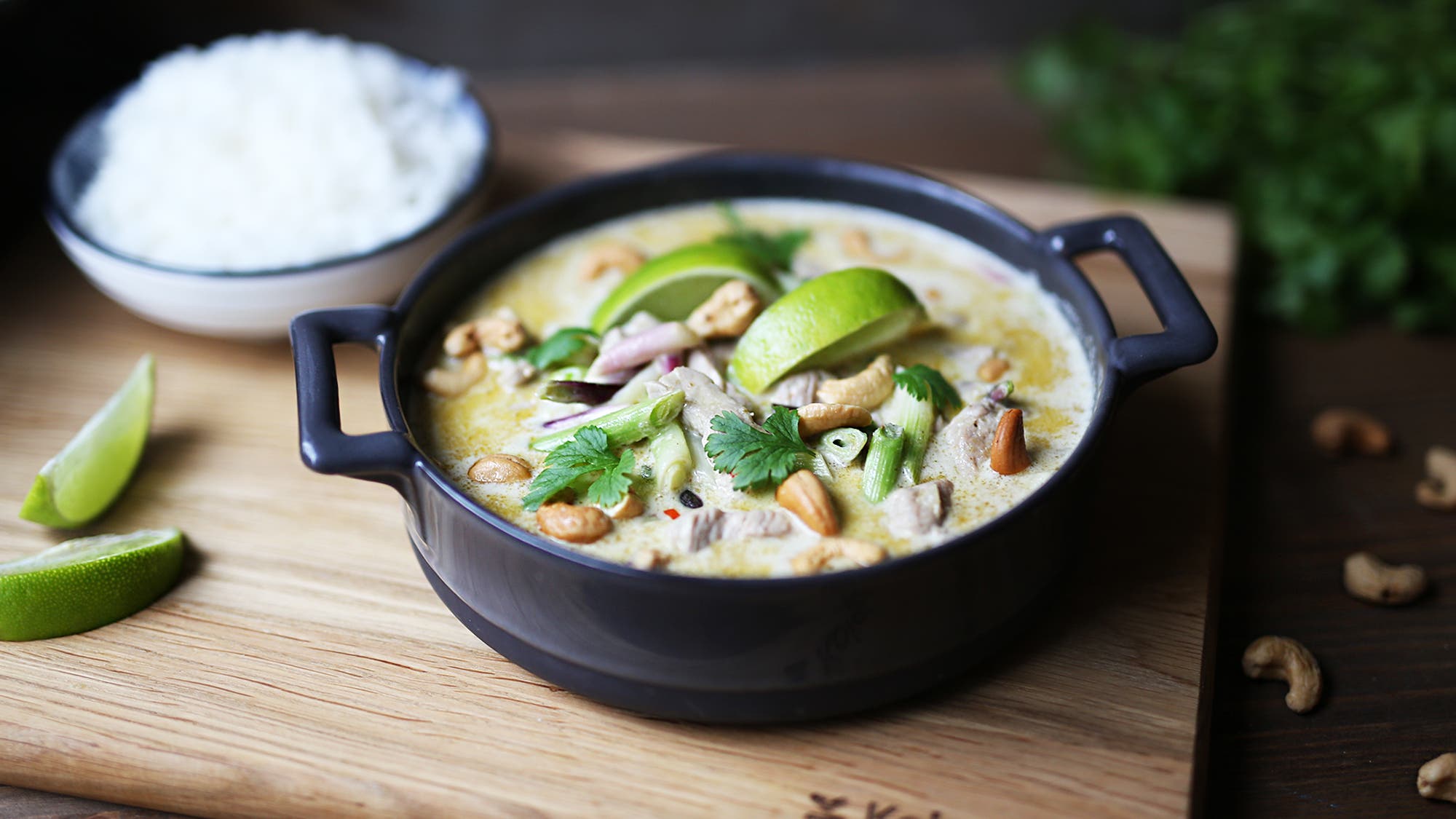 Mild currywok med svinekjøtt og ris