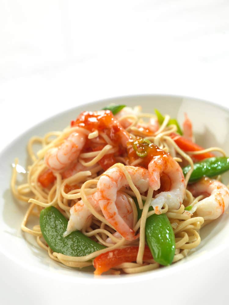 Reker med nudler og chilisaus