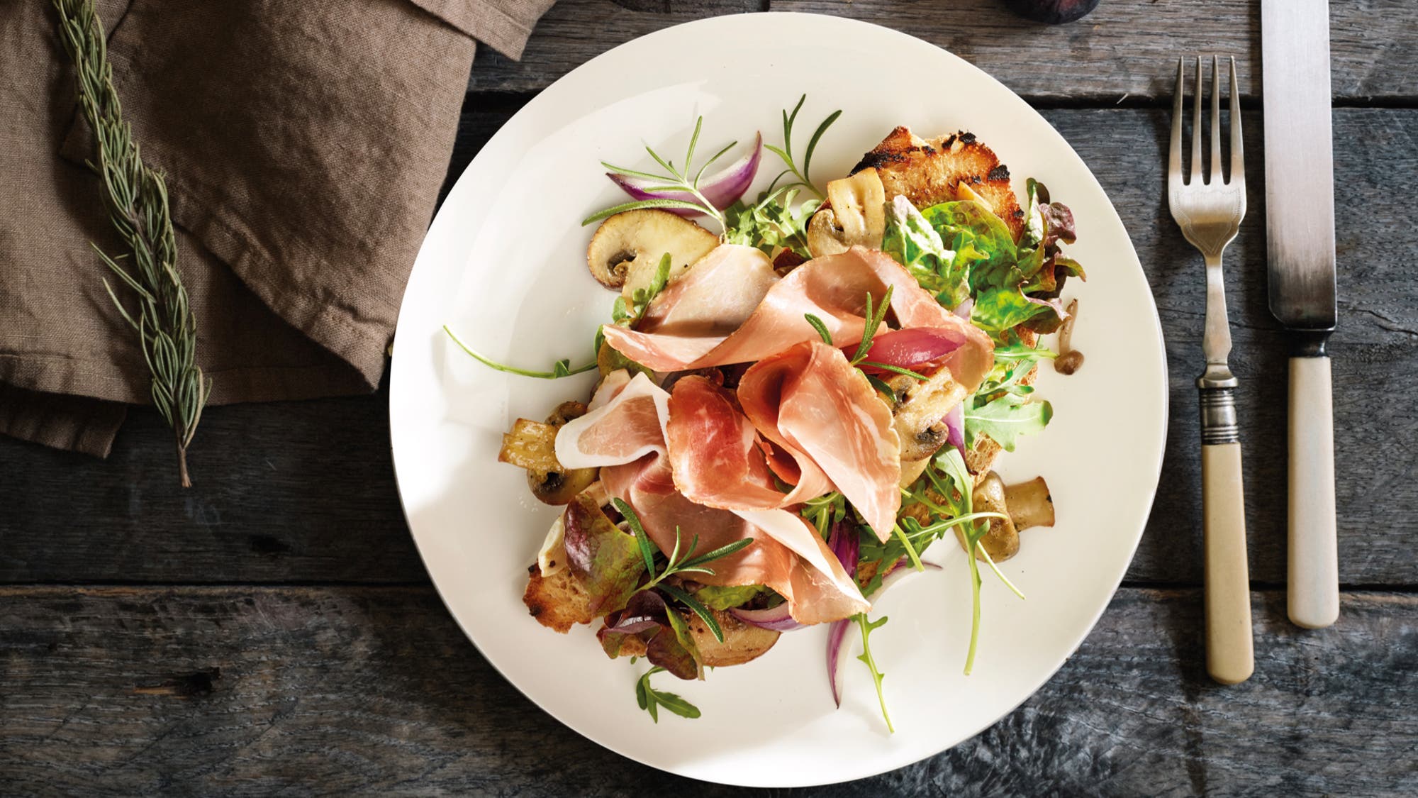 Crispy toast med sopp og spekeskinke