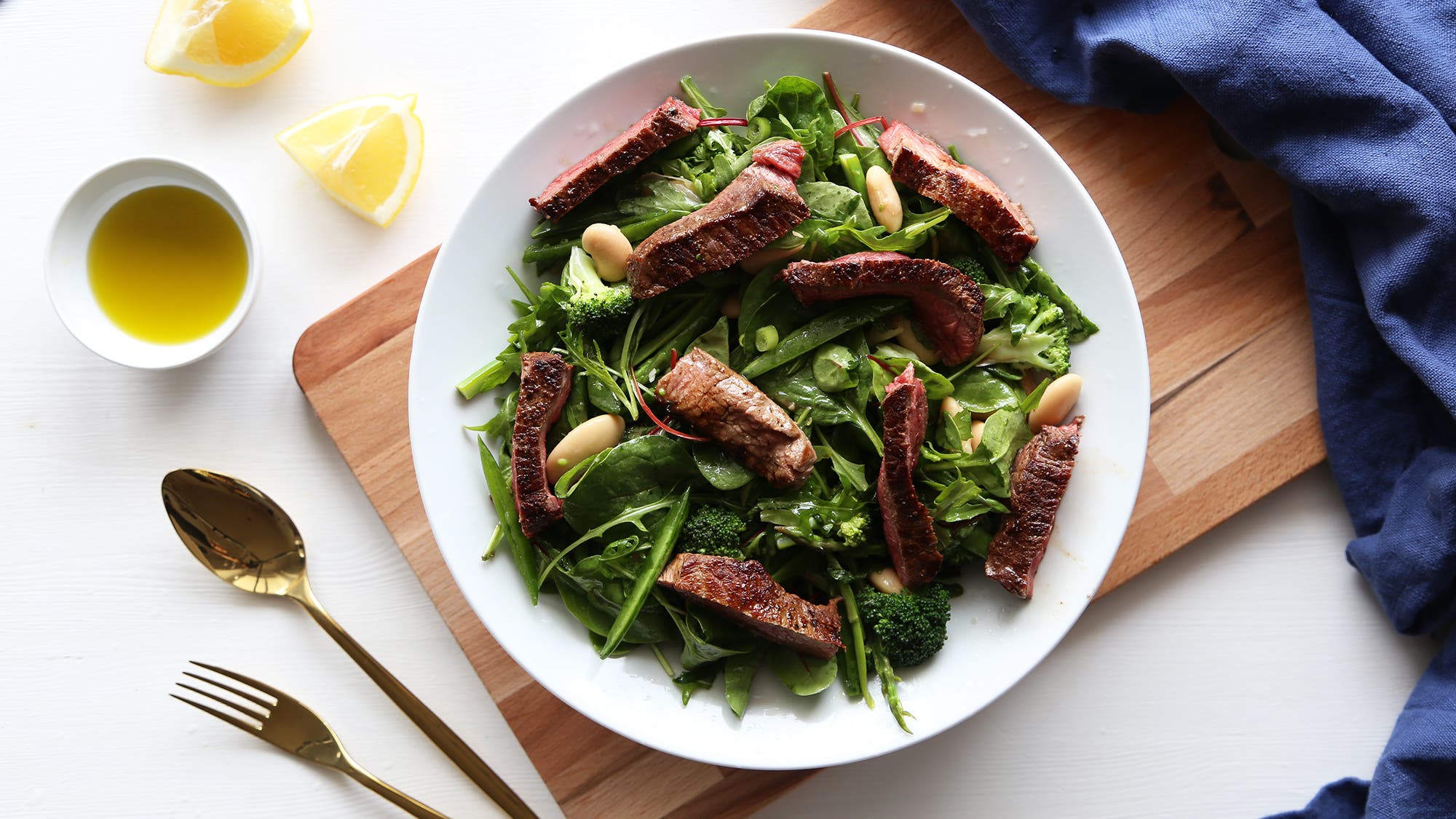 Biff med en grønn salat