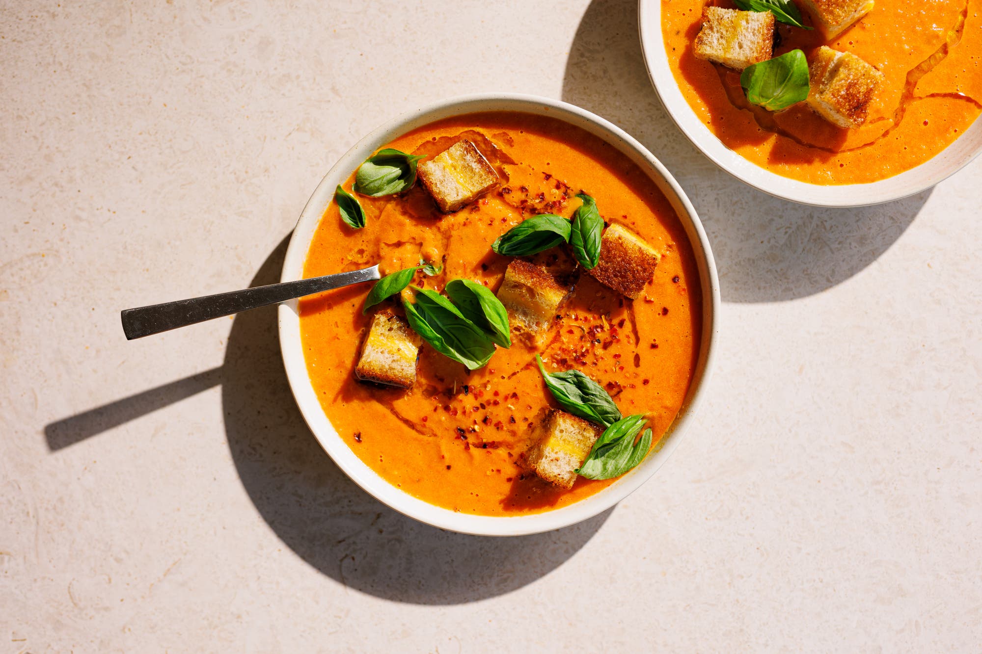 Ovnsbakt tomatsuppe med ostekrutonger