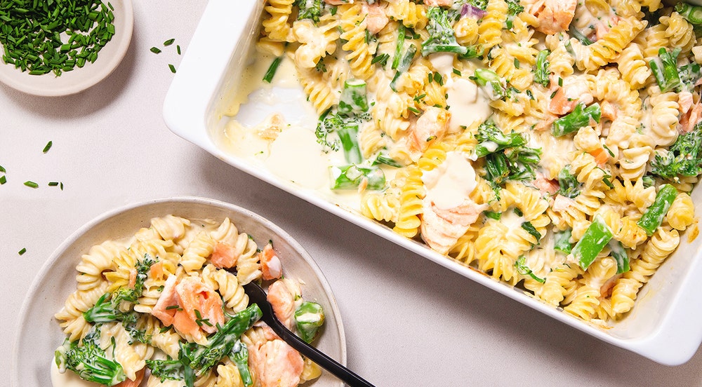 Pastagrateng med laks, parmesan og brokkolini