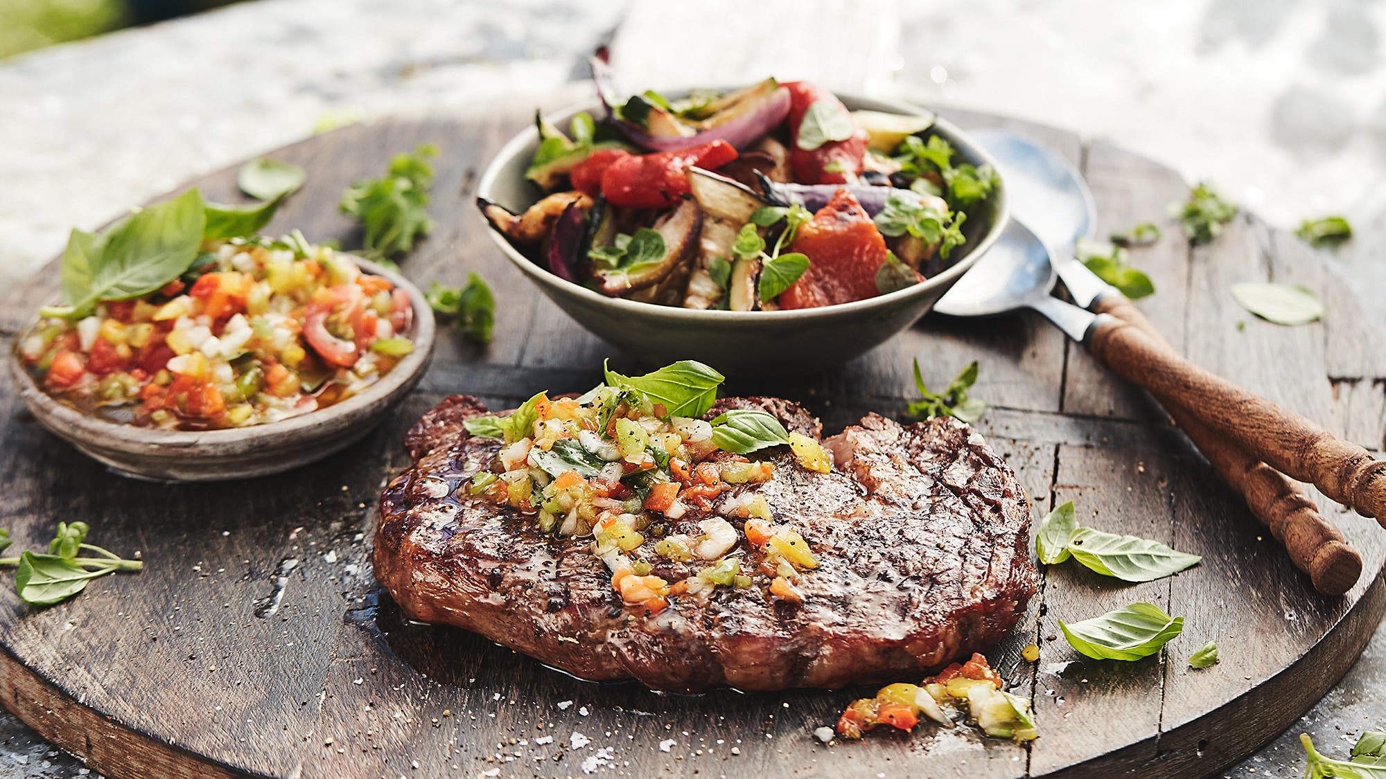Entrecôte med pampasaus og grillede grønnsaker