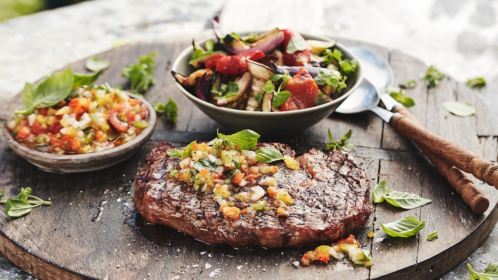 Entrecôte med pampasaus og grillede grønnsaker