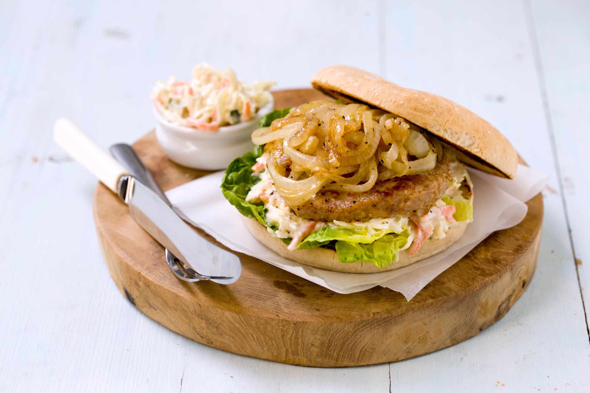 Karbonadeburger med coleslaw