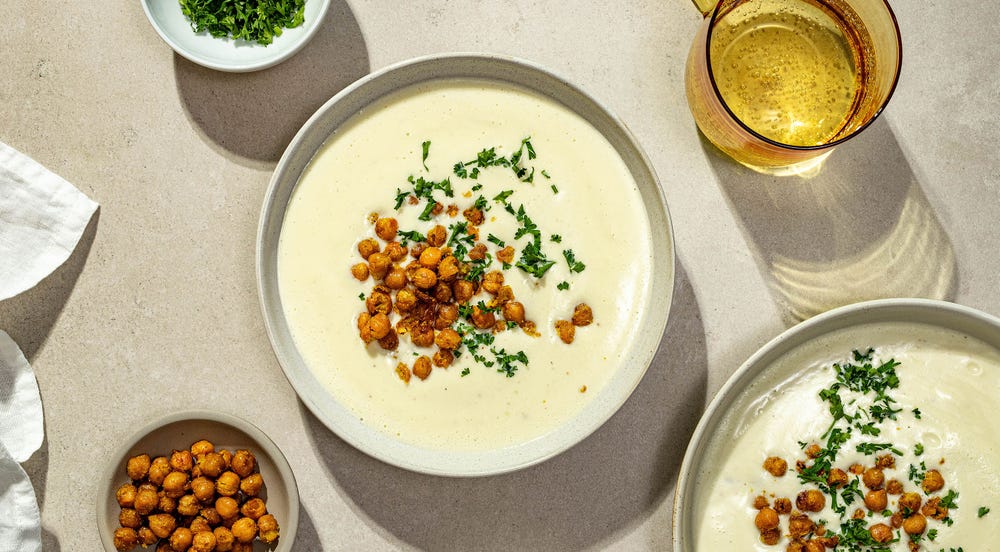 Blomkålsuppe med krydderstekte kikerter