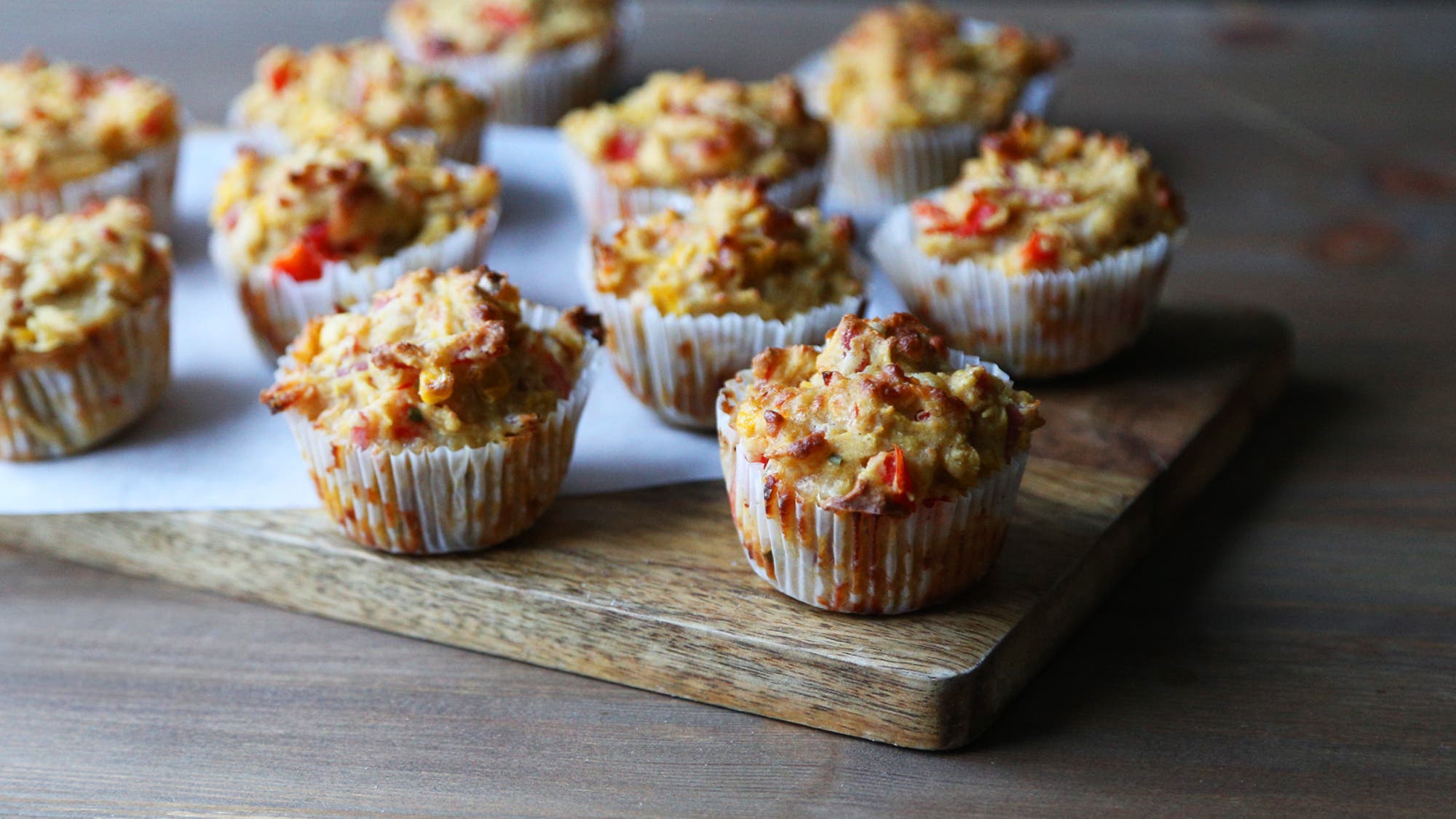 Grove matmuffins med ost, skinke & paprika