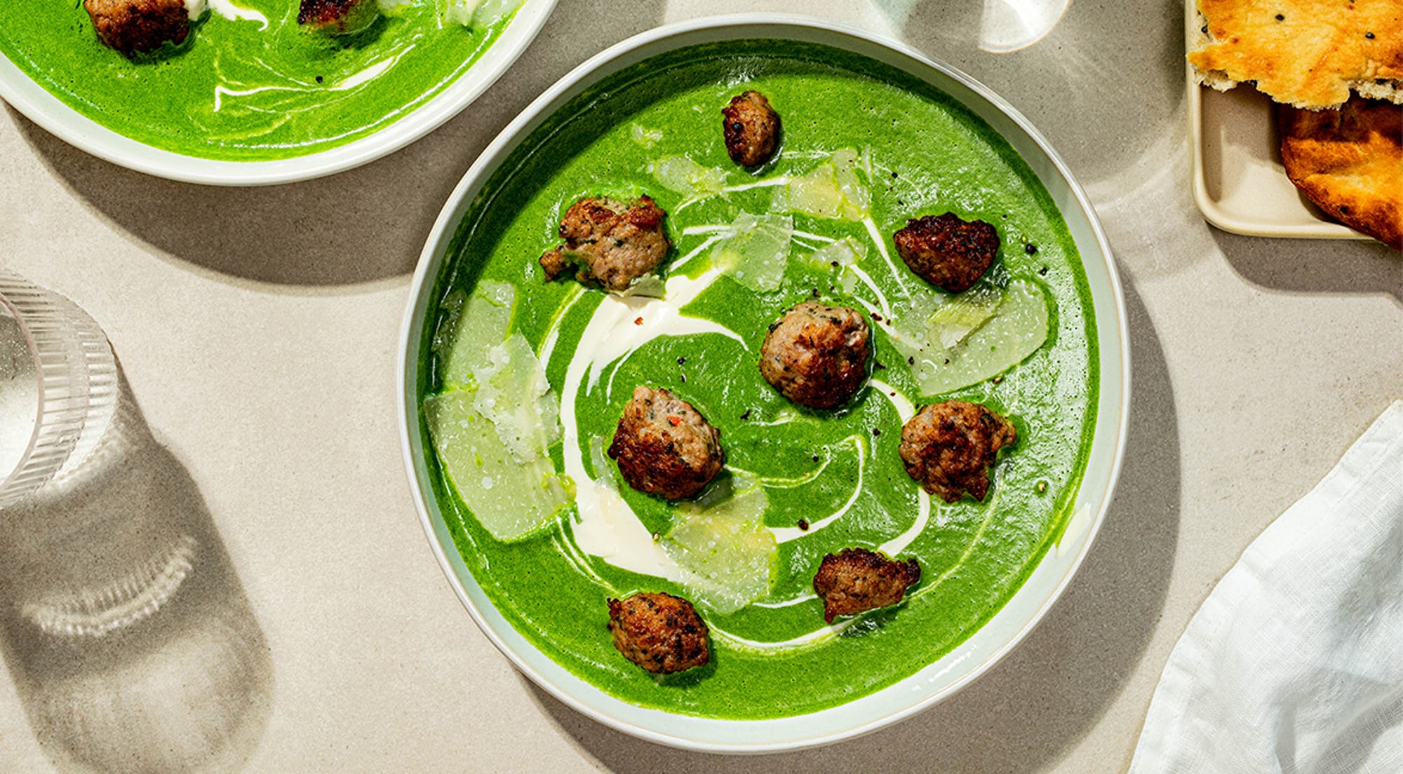 Kremet spinatsuppe med kjøttboller