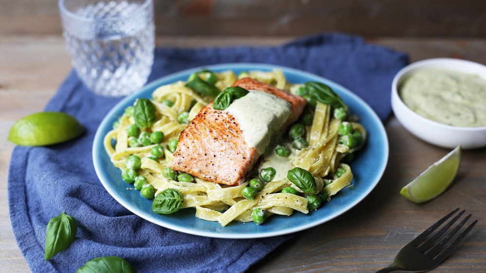 Pestopasta med laks og erter