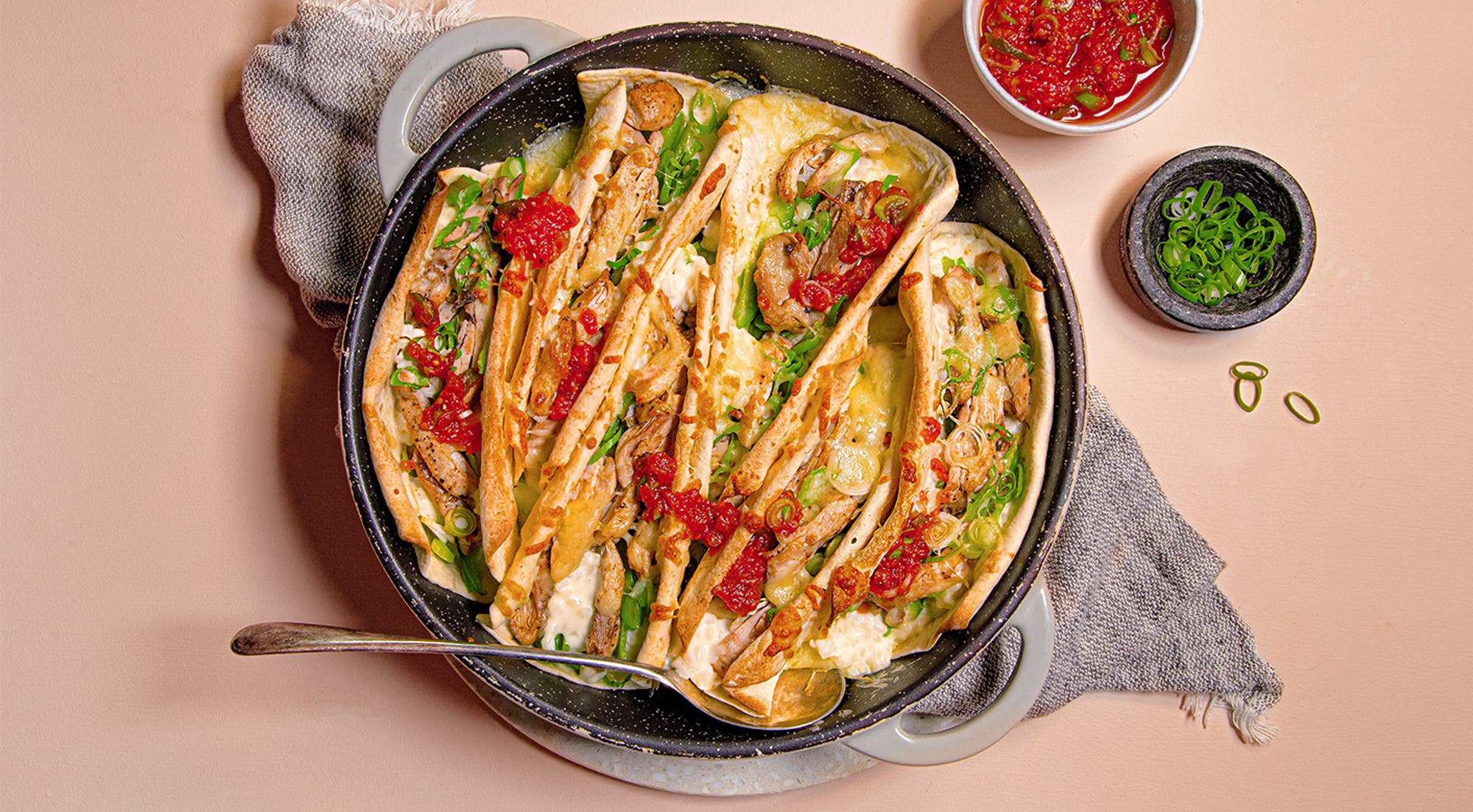 Åpen enchiladas med kylling og ris
