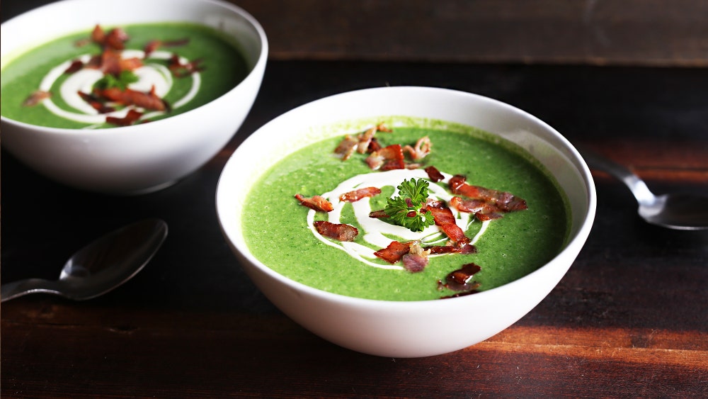 Erte- og spinatsuppe