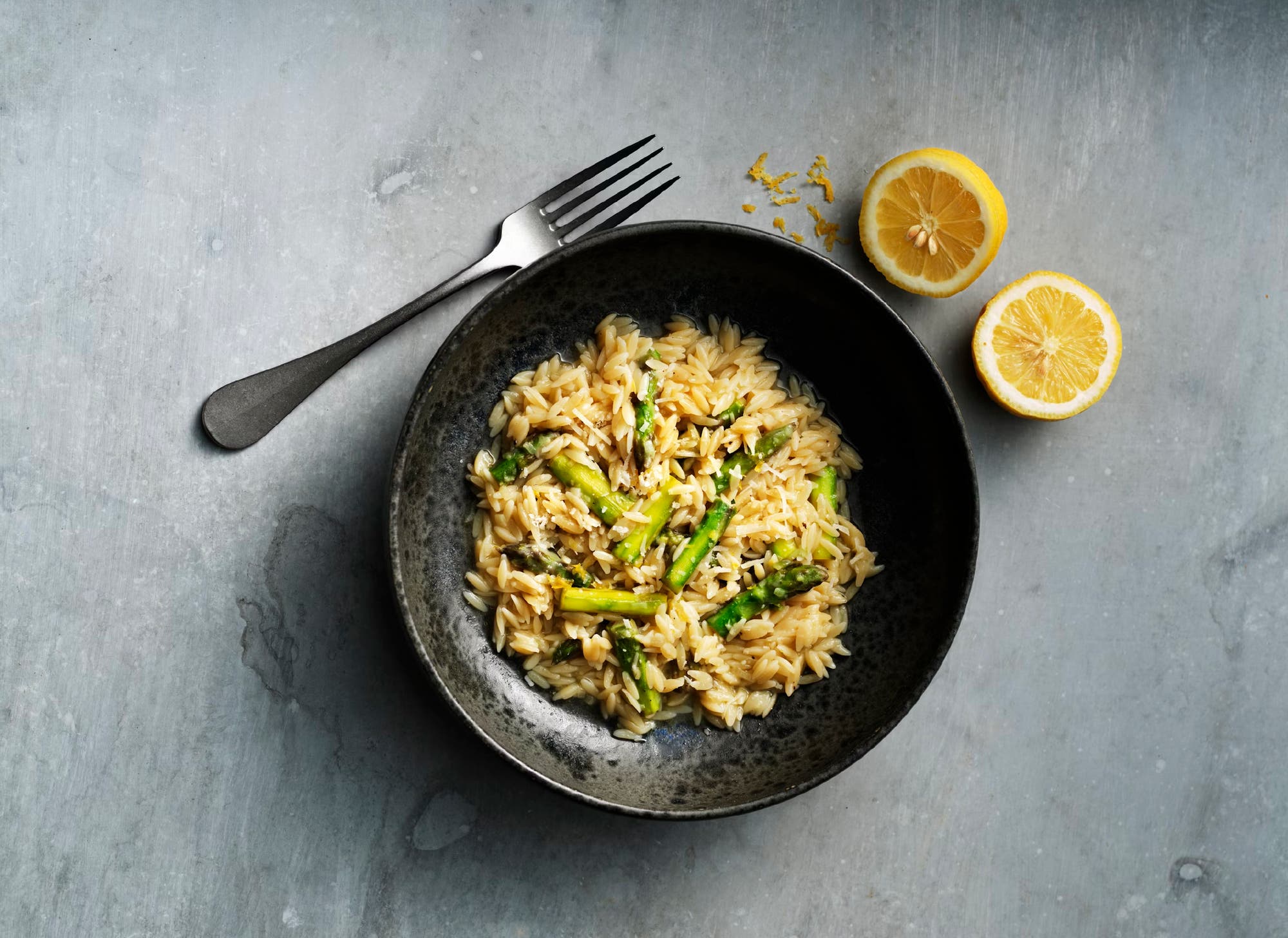 Kremet risoni med asparges, sitron og revet parmesan