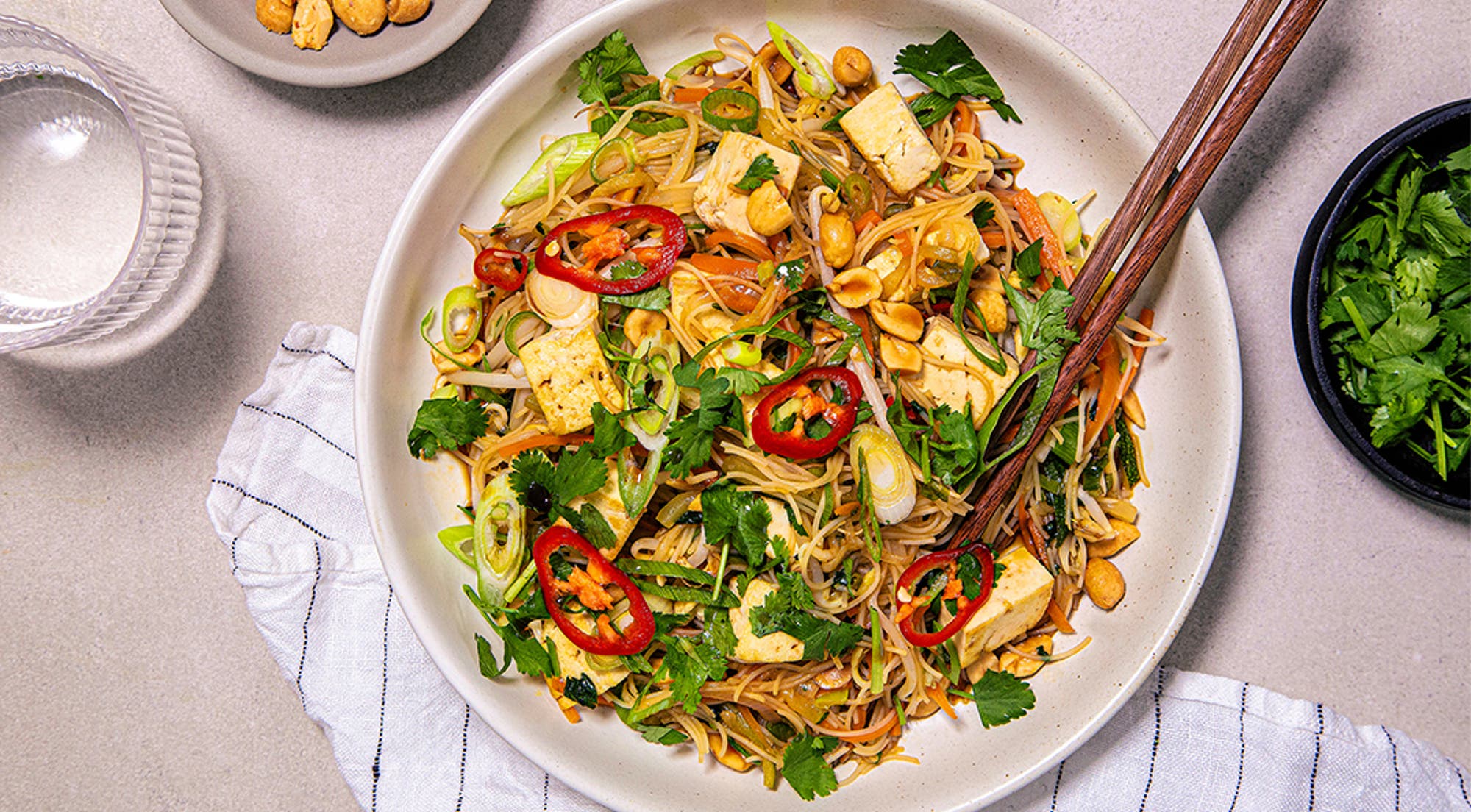 Vegansk Pad Thai med tofu
