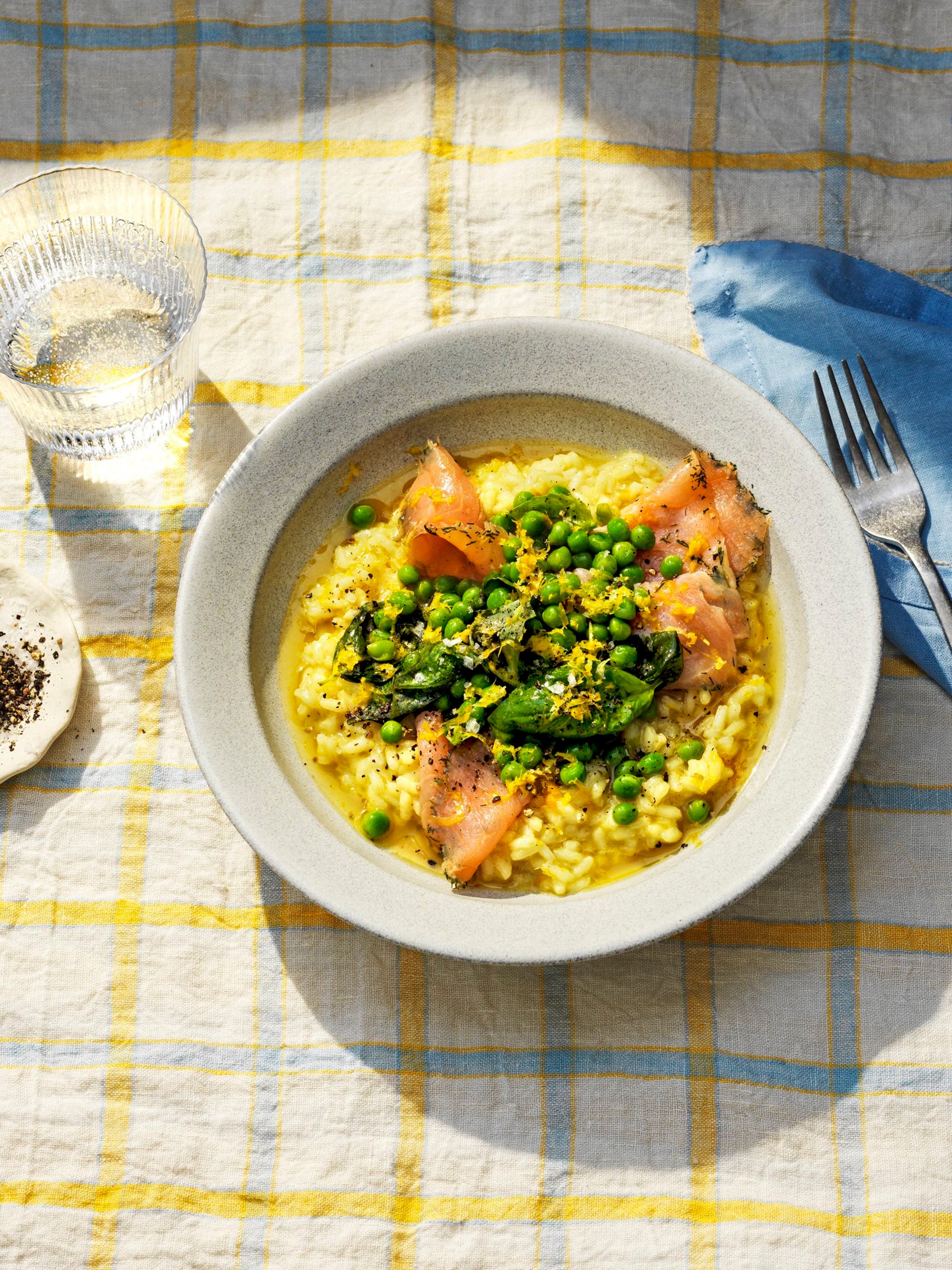 Citronrisotto med brynt smör, ärtor & gravad lax