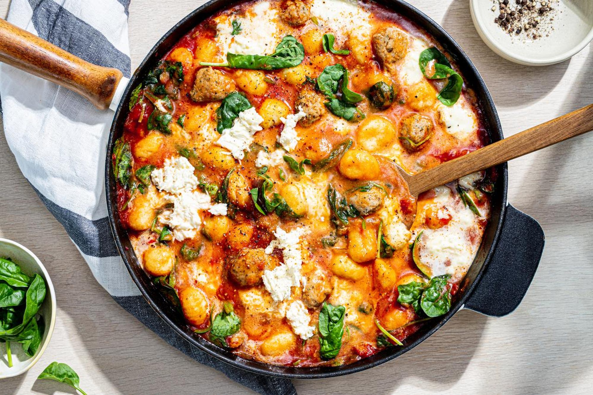 Snabb gnocchipanna med salsiccia