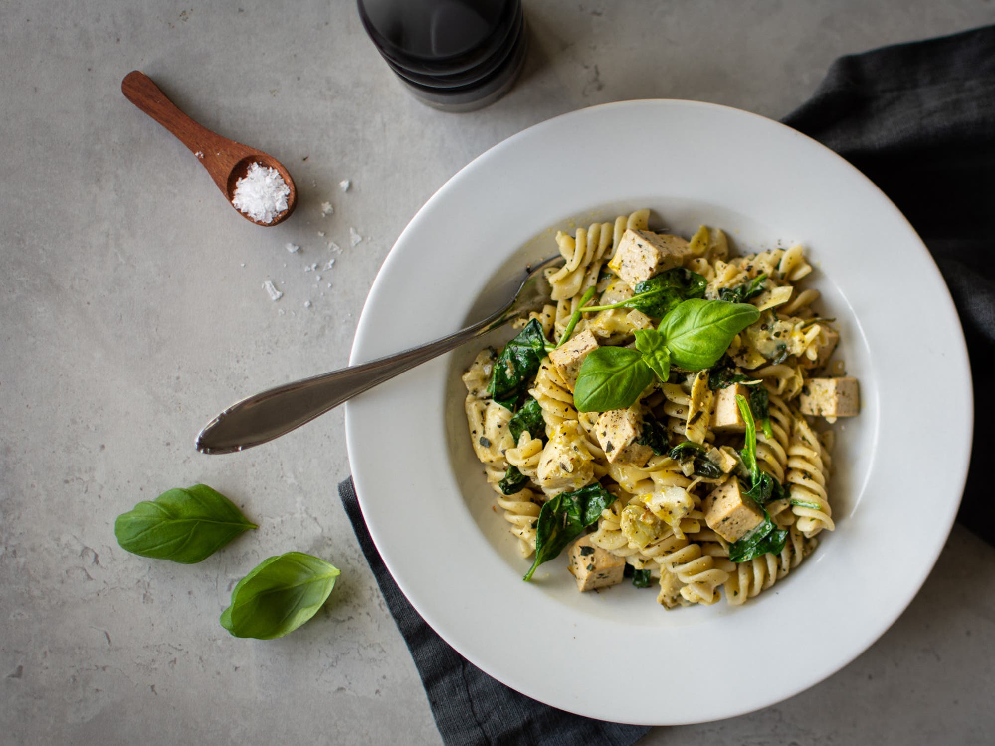 Kronärtskockspasta med örtmarinerad tofu