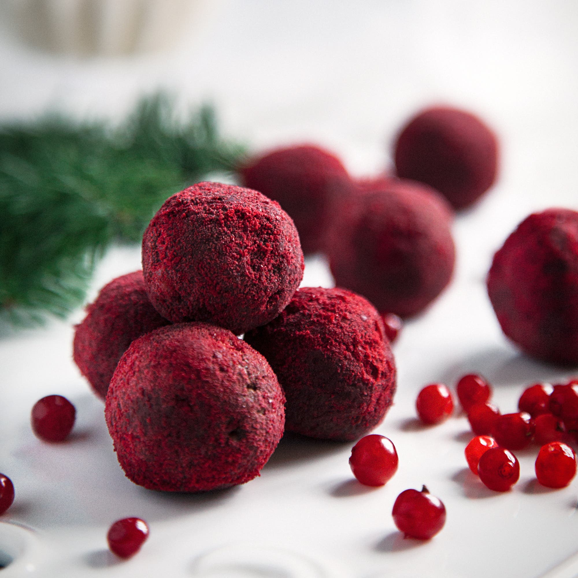 Mörk chokladtryffel med lingon