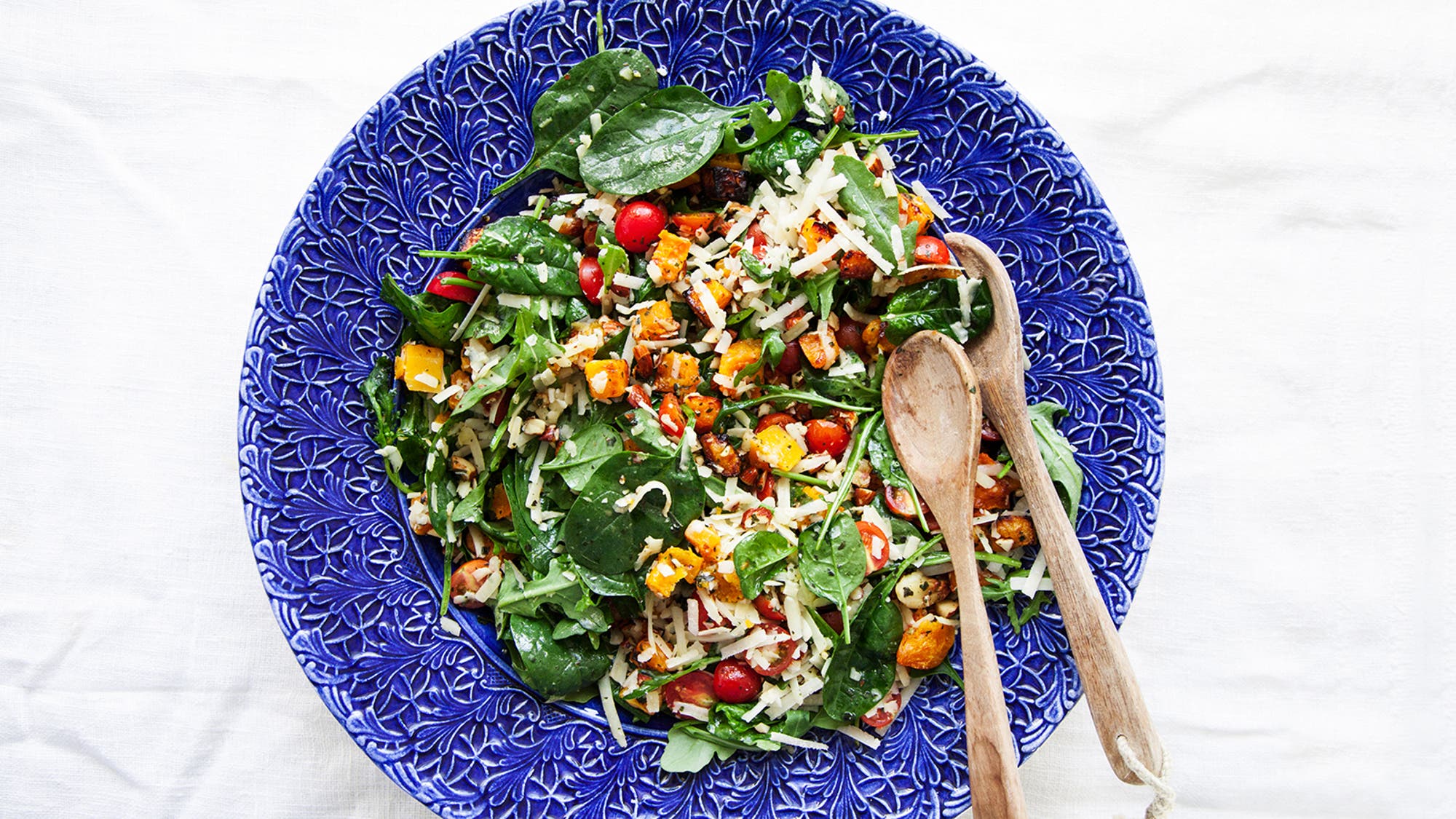 Jessica Frejs pumpasallad med riven ost och mandlar