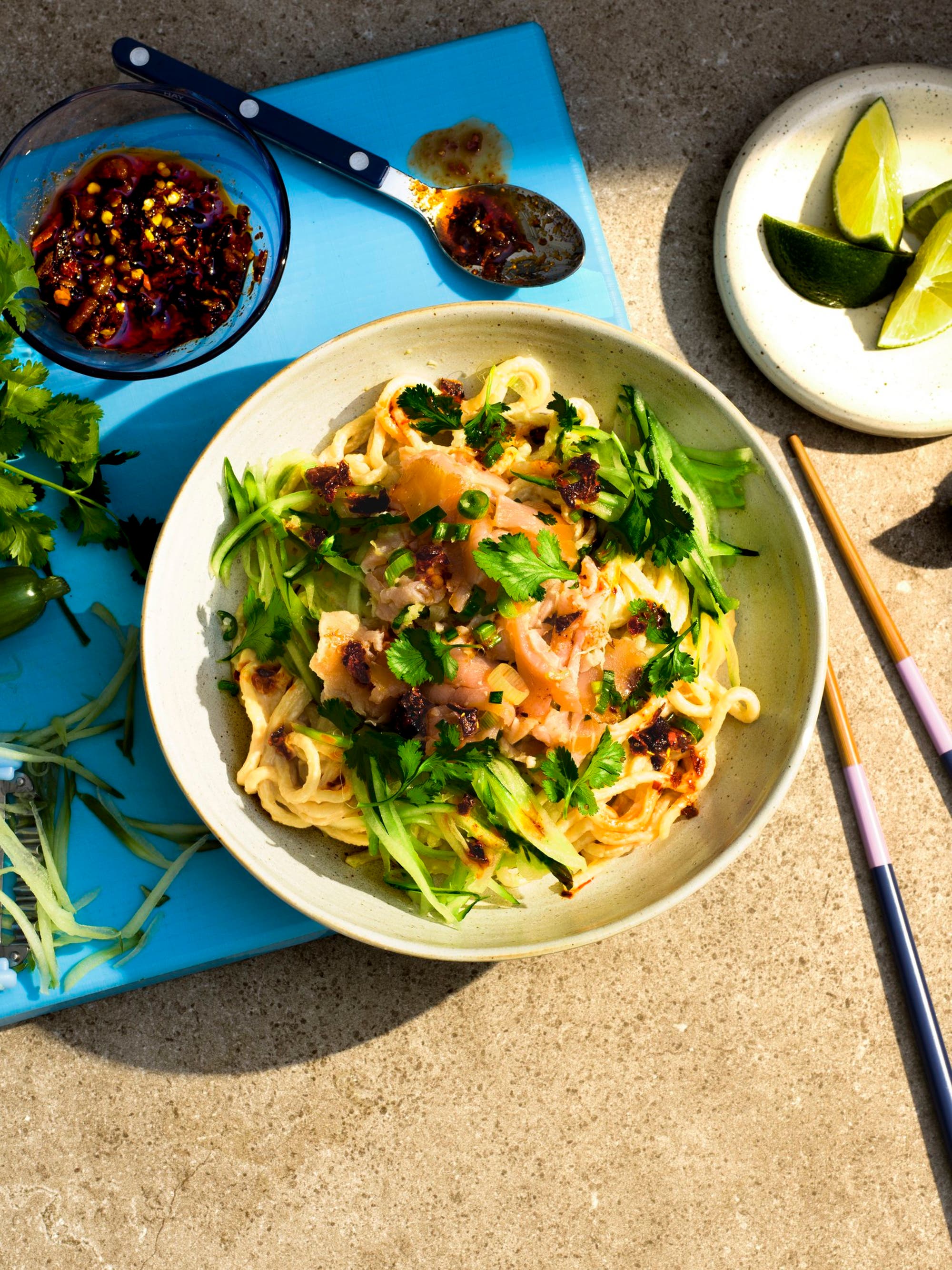 Sesamnudlar med ingefärsmarinerad kallrökt lax