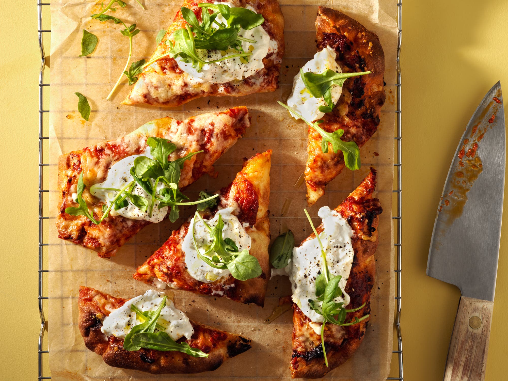 Minipinsa med burrata och ruccola