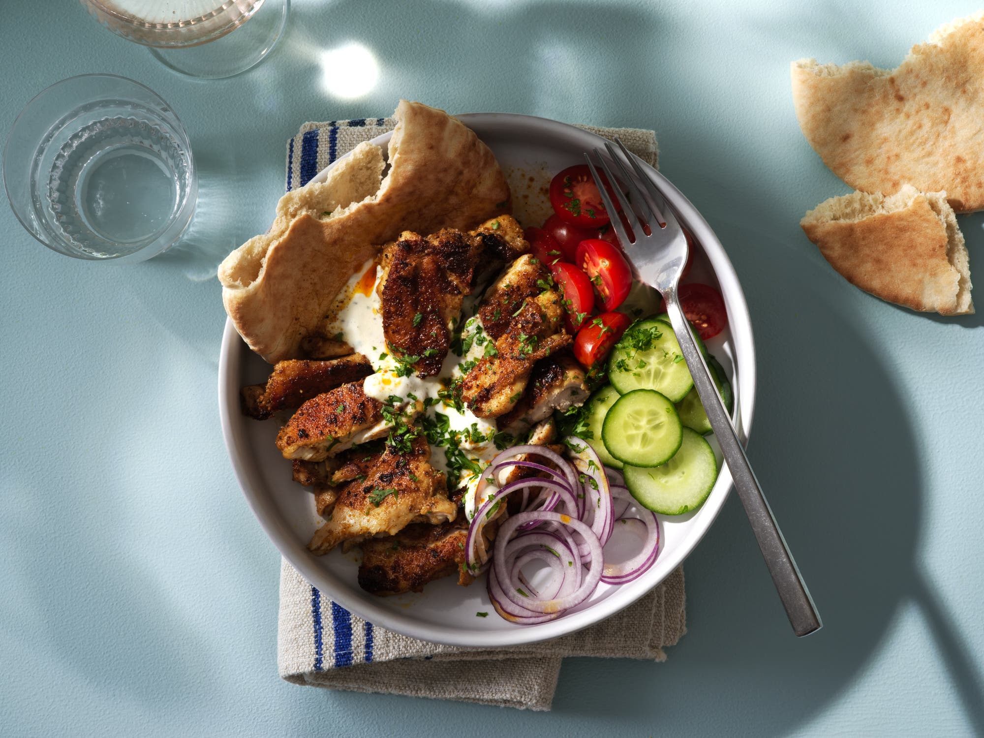 Chicken shawarma med örtig vitlöksås
