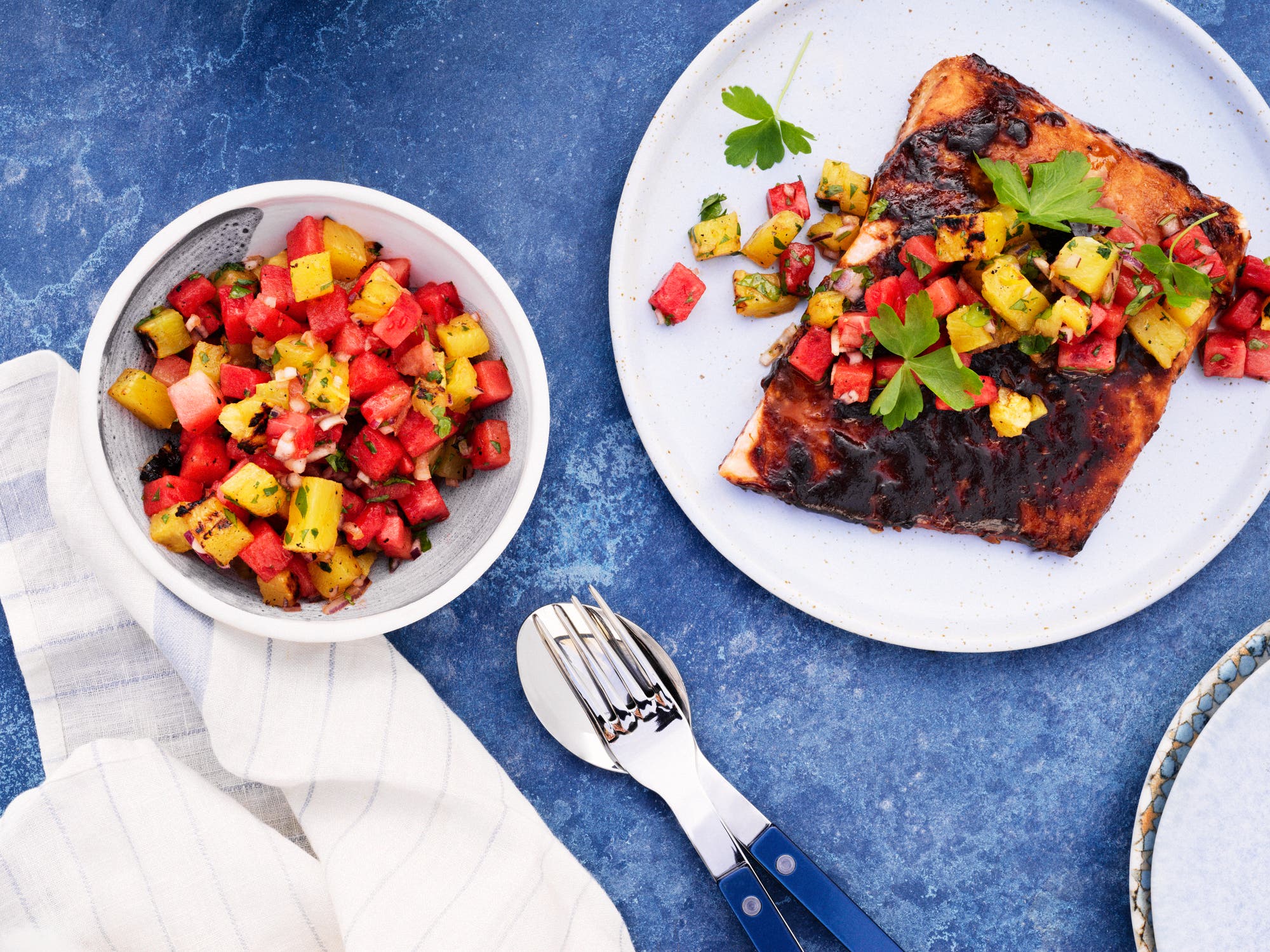 Grillad lax med grillad ananassalsa