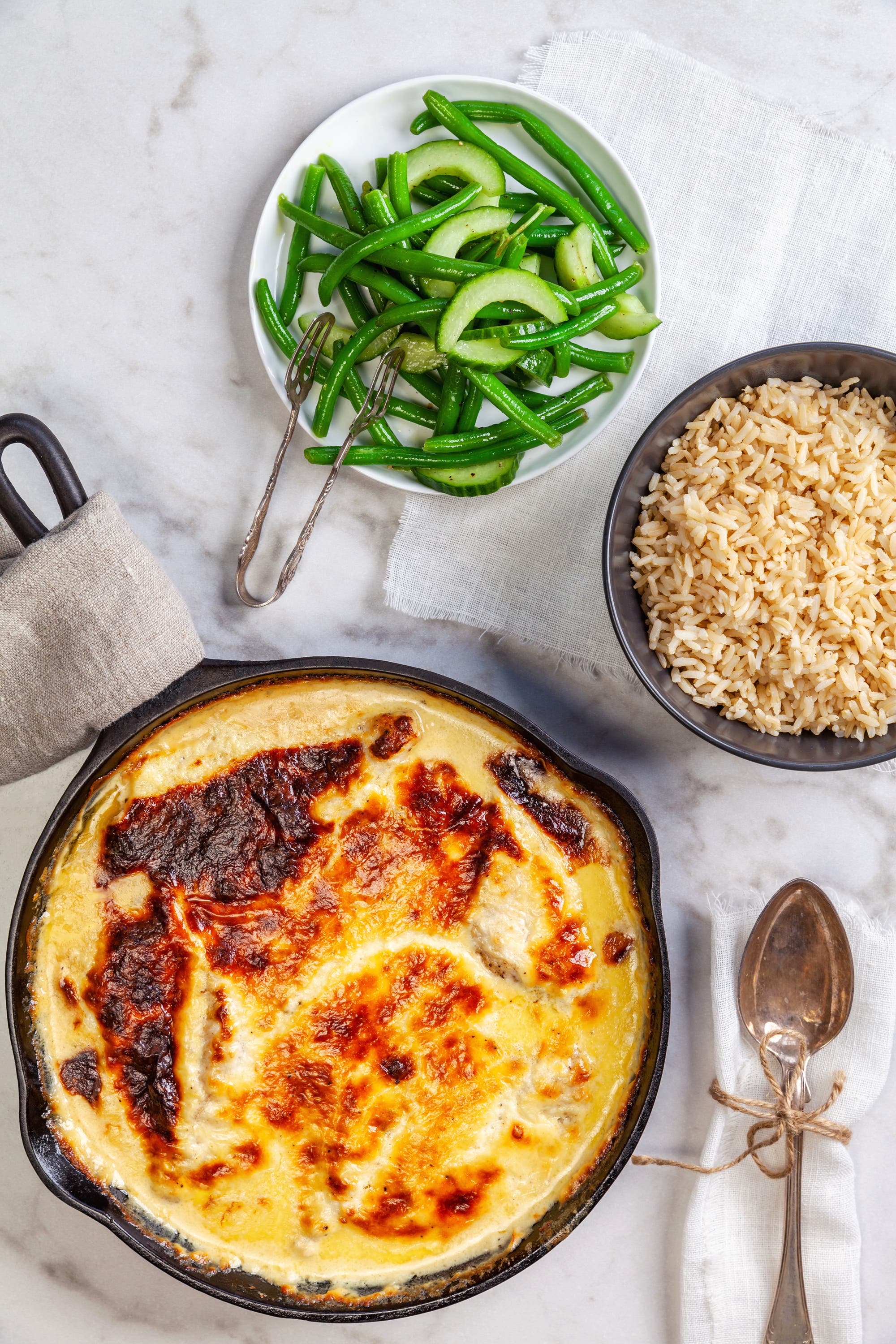 Parmesangratinerad kyckling med grönsallad