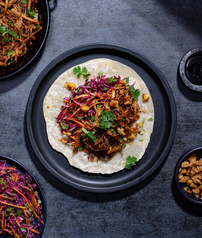 Asiatisk “pulled” ribbe med råkost