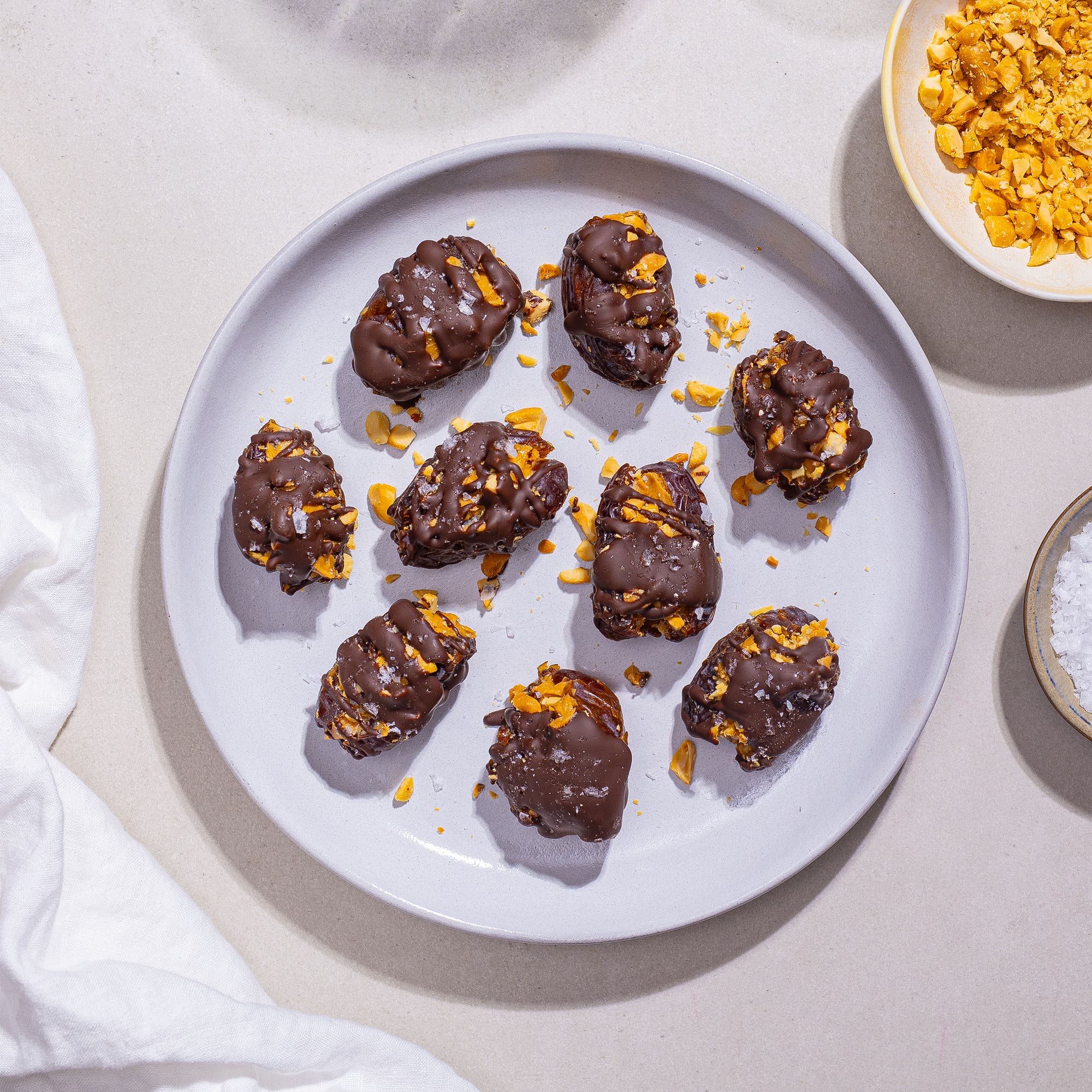 Dadler med peanøttsmør og sjokolade