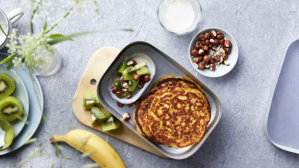 Grove bananpannekaker med yoghurt