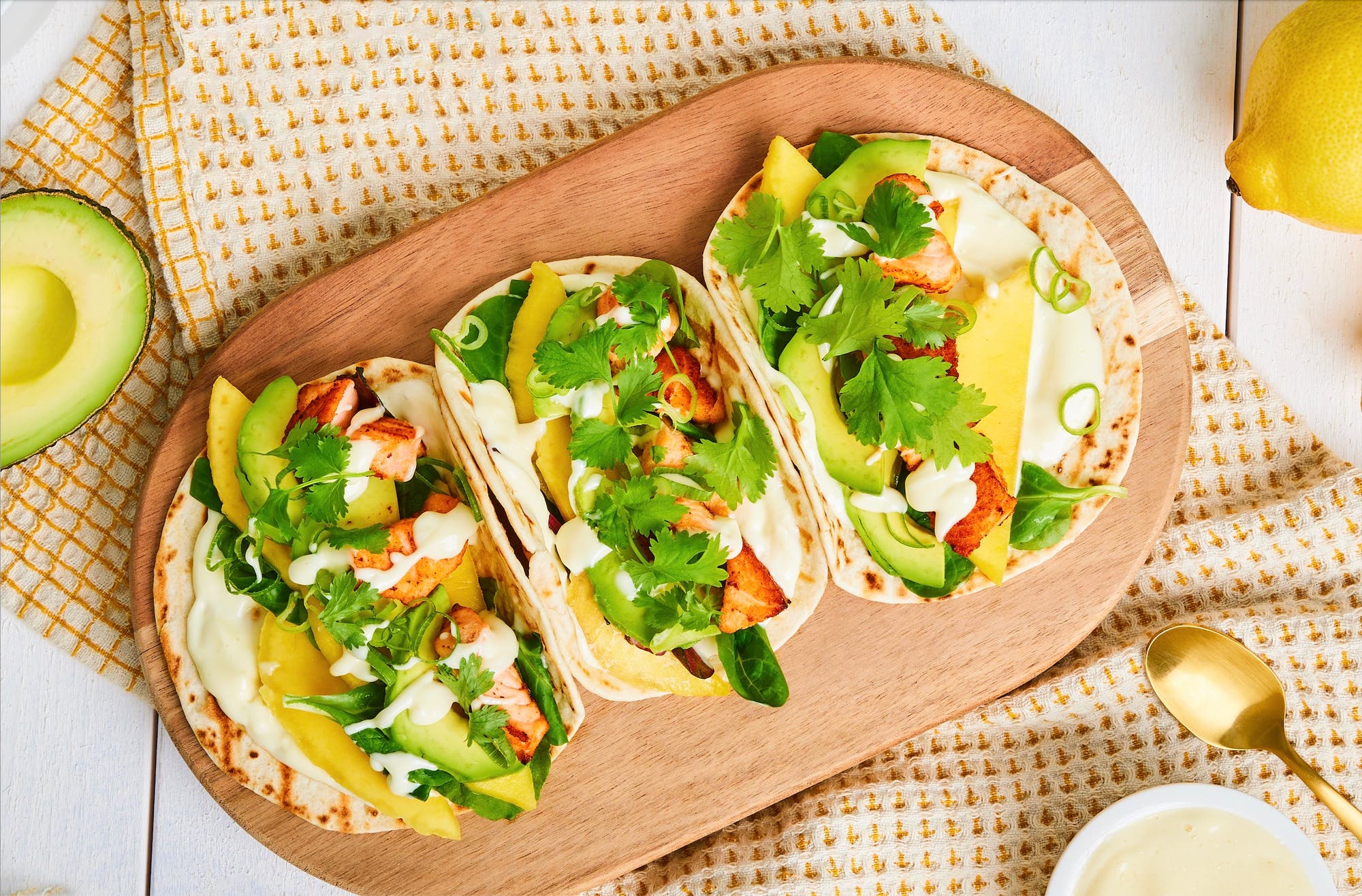 Wraps med laks og mango