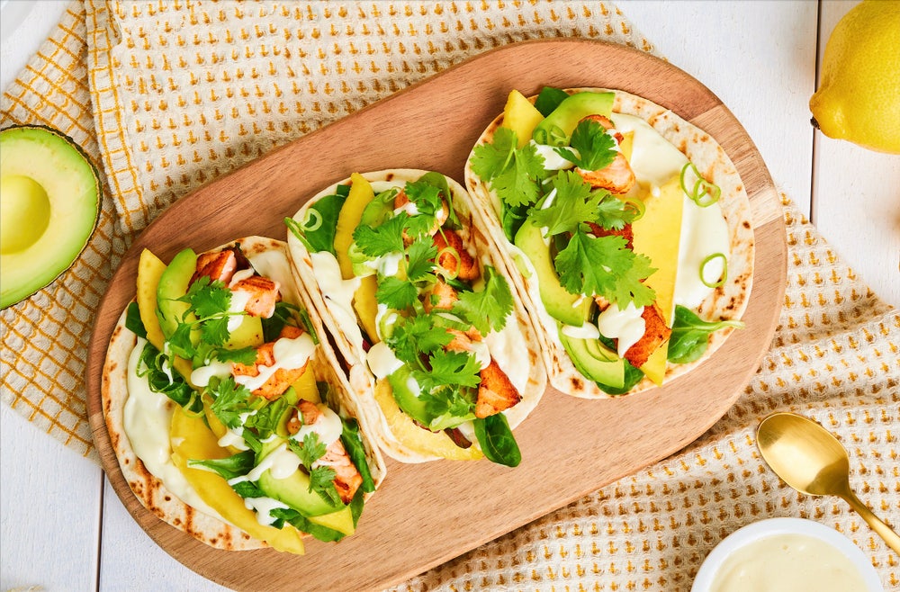 Wraps med laks og mango