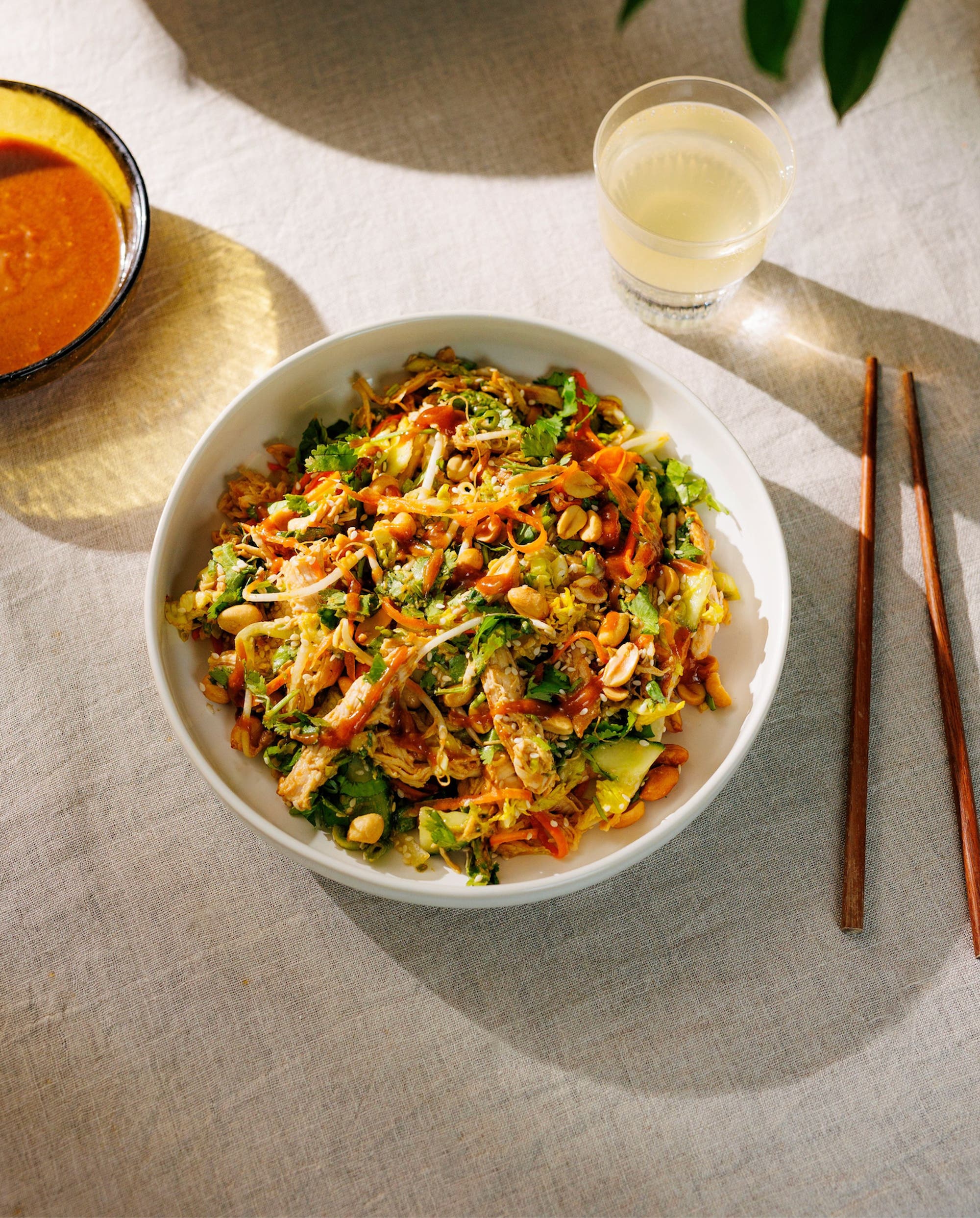 Kyllingsalat med peanøttdressing